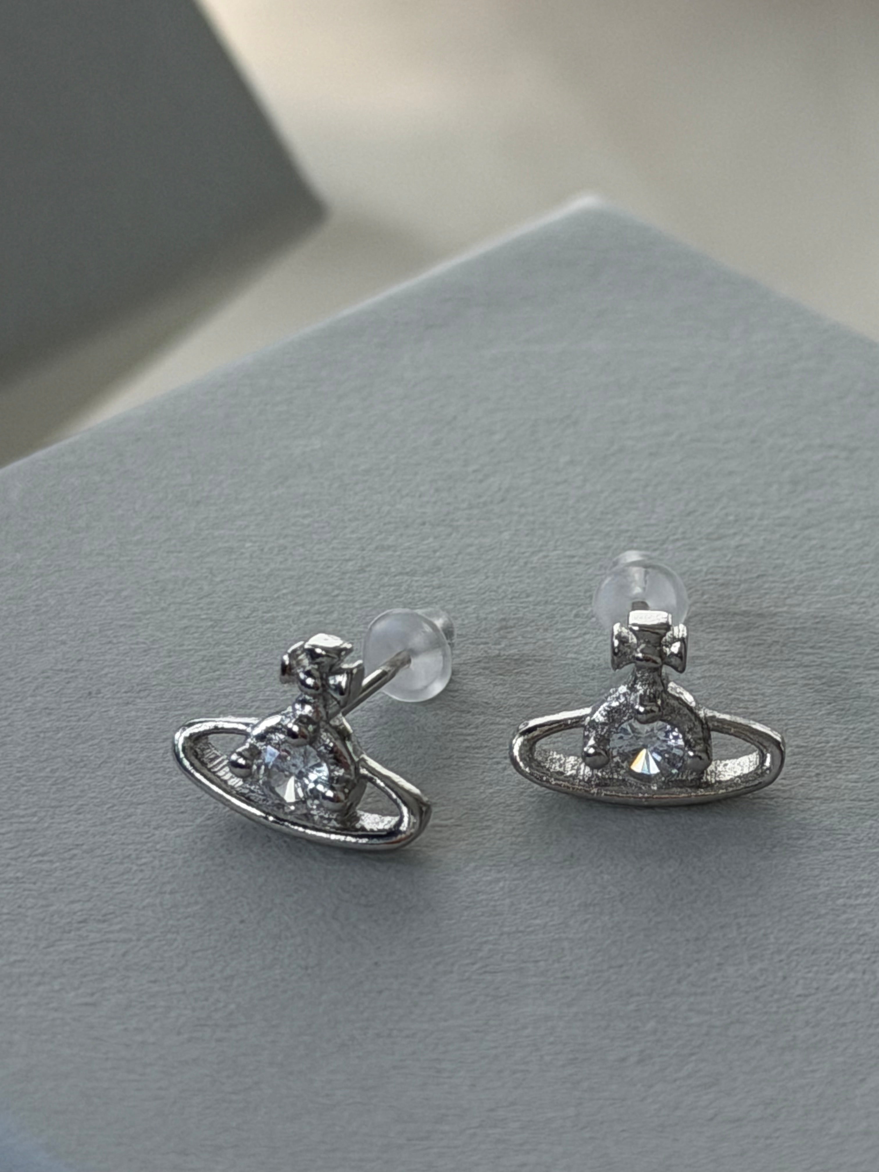 VW Nano Solitaire Earrings