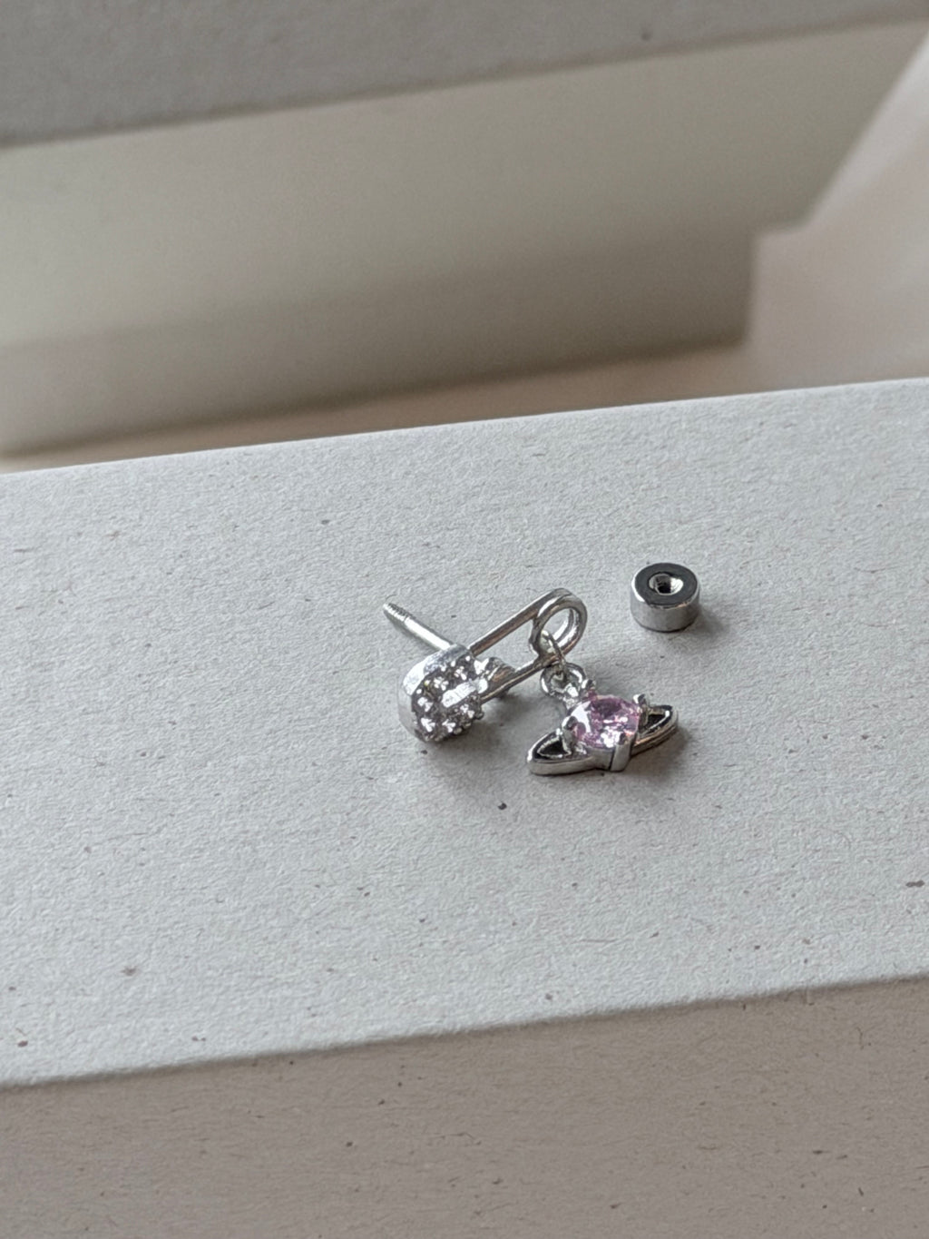 VW Mini Lucrece Earring - Pink