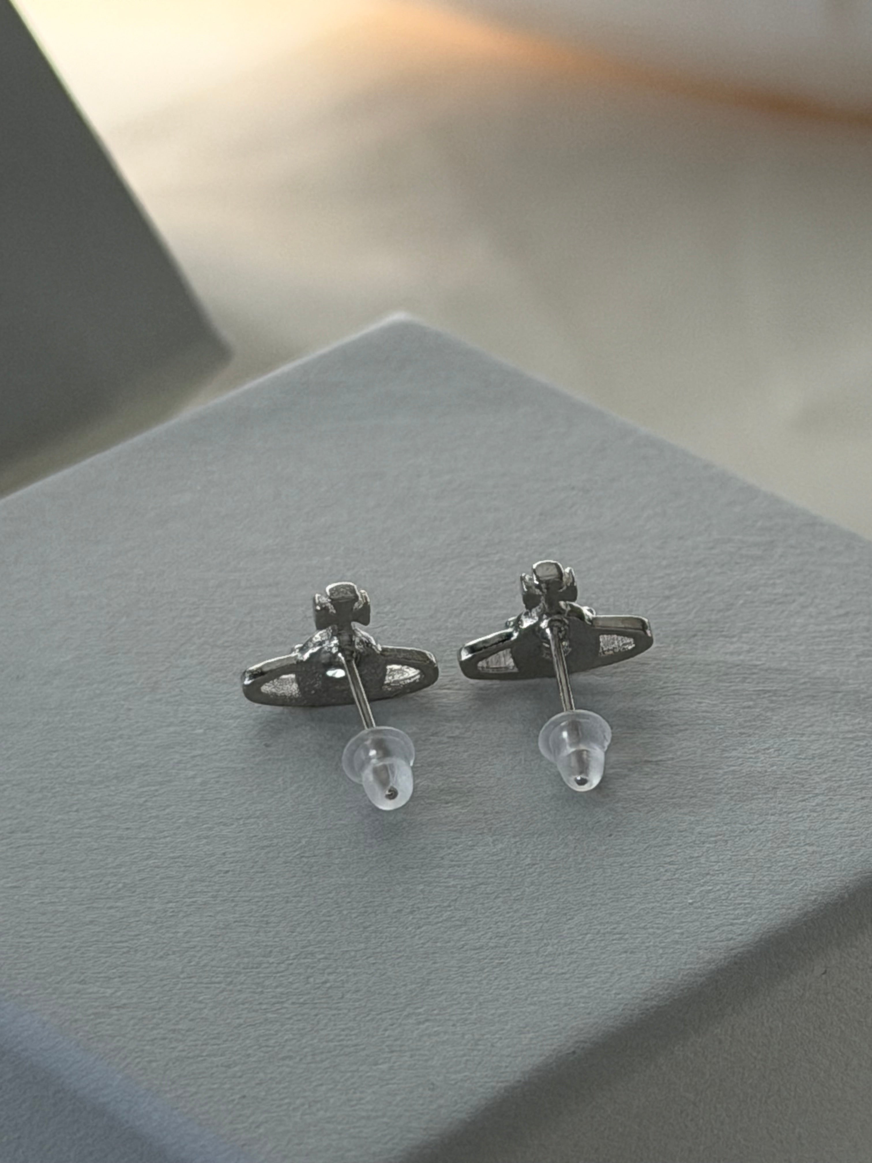 VW Nano Solitaire Earrings