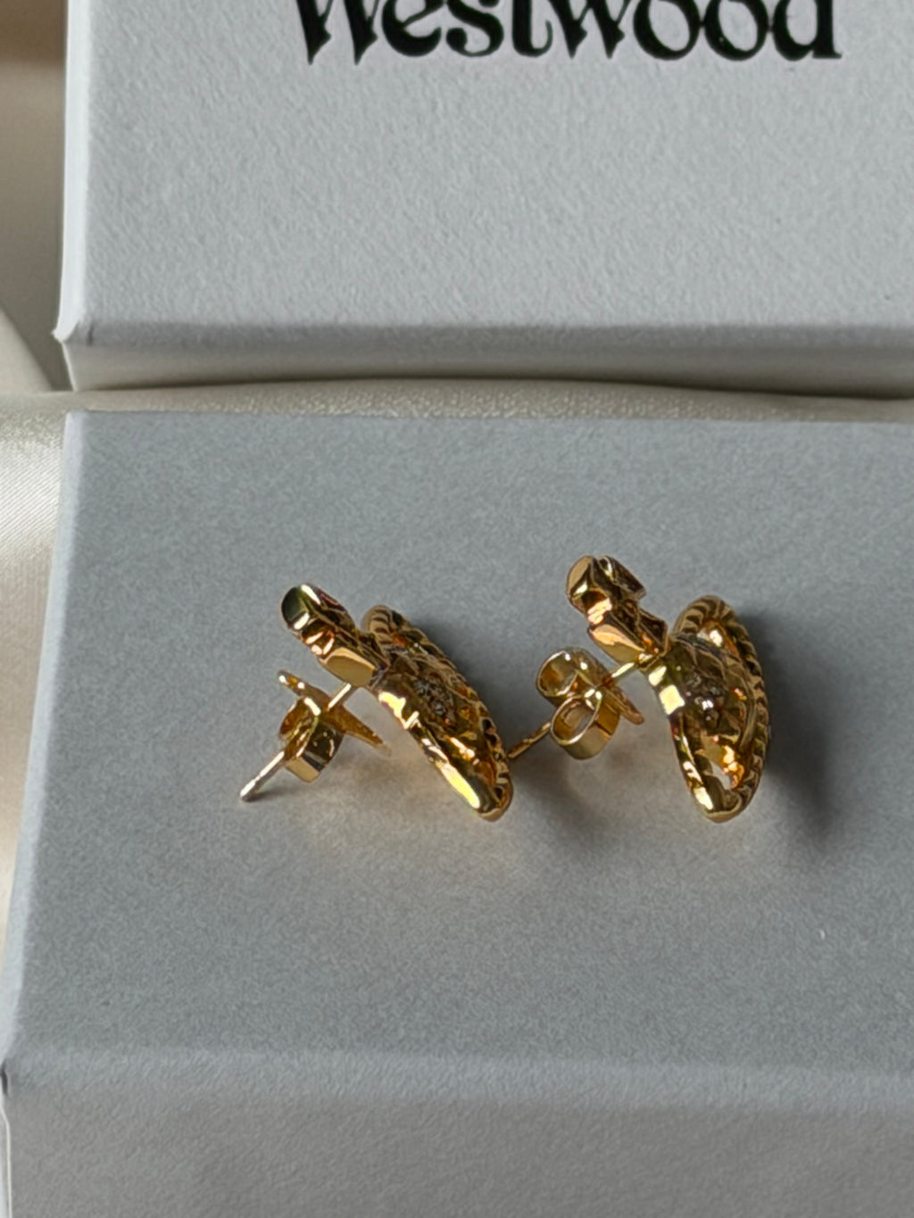 VW Mayfair Bas Relief Earrings - Gold