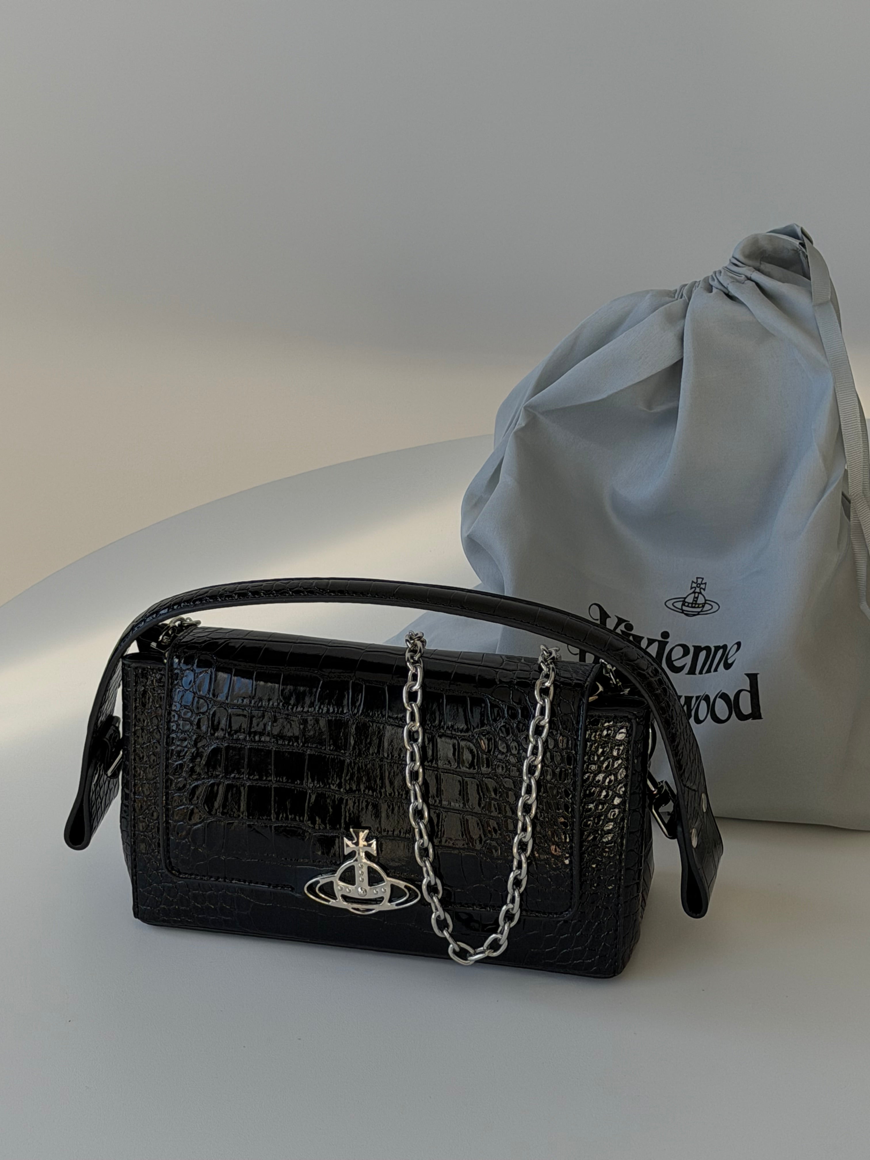 VW Hazel Medium Handbag - Black