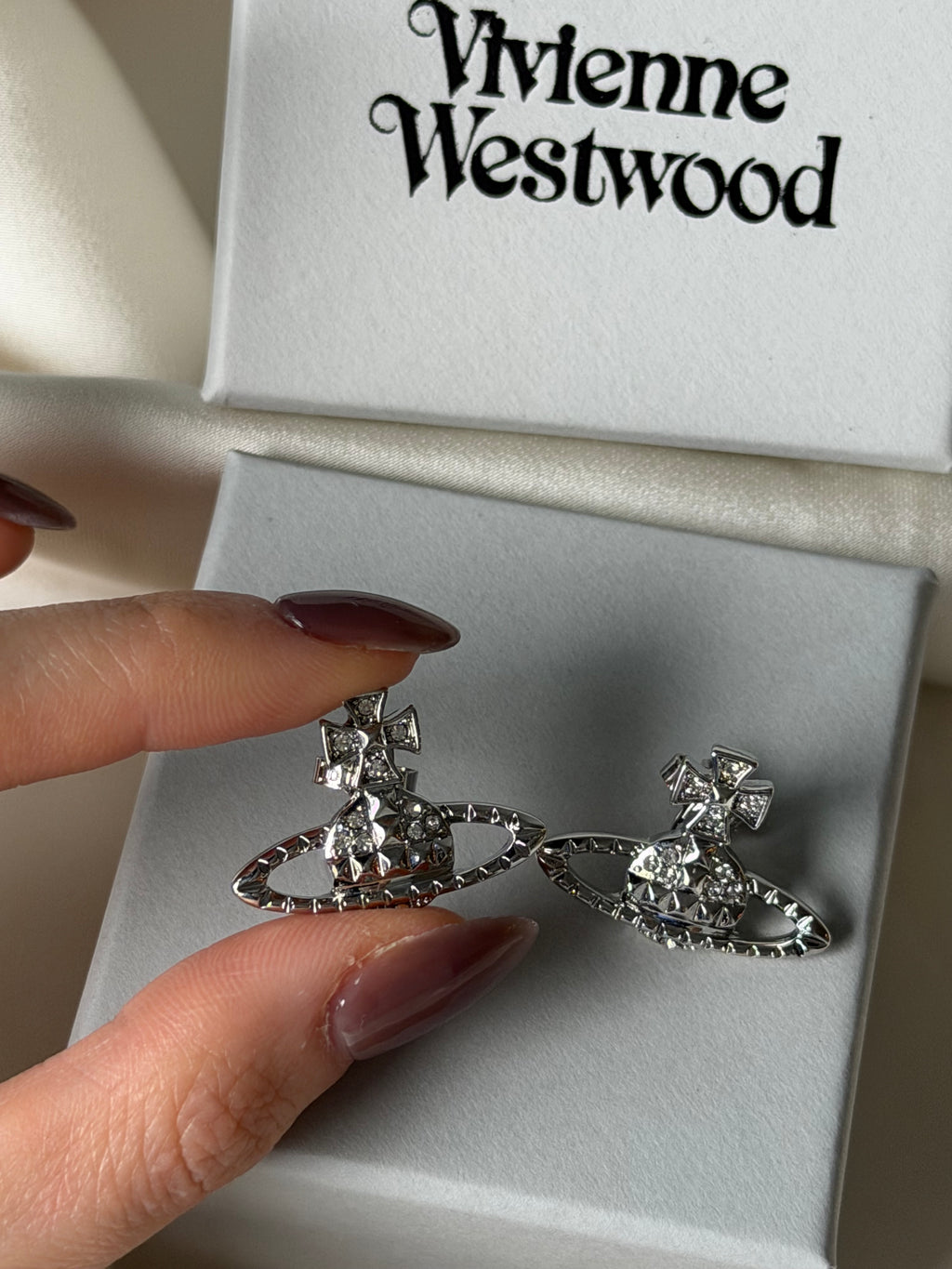 VW Mayfair Bas Relief Earrings - Silver