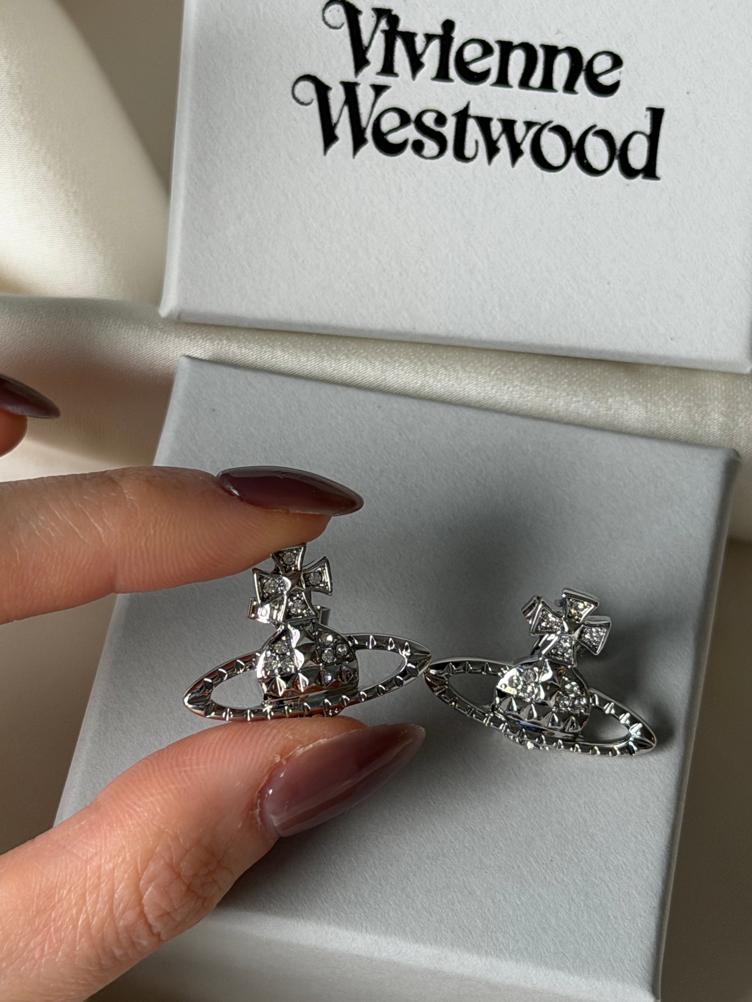 VW Mayfair Bas Relief Earrings - Silver