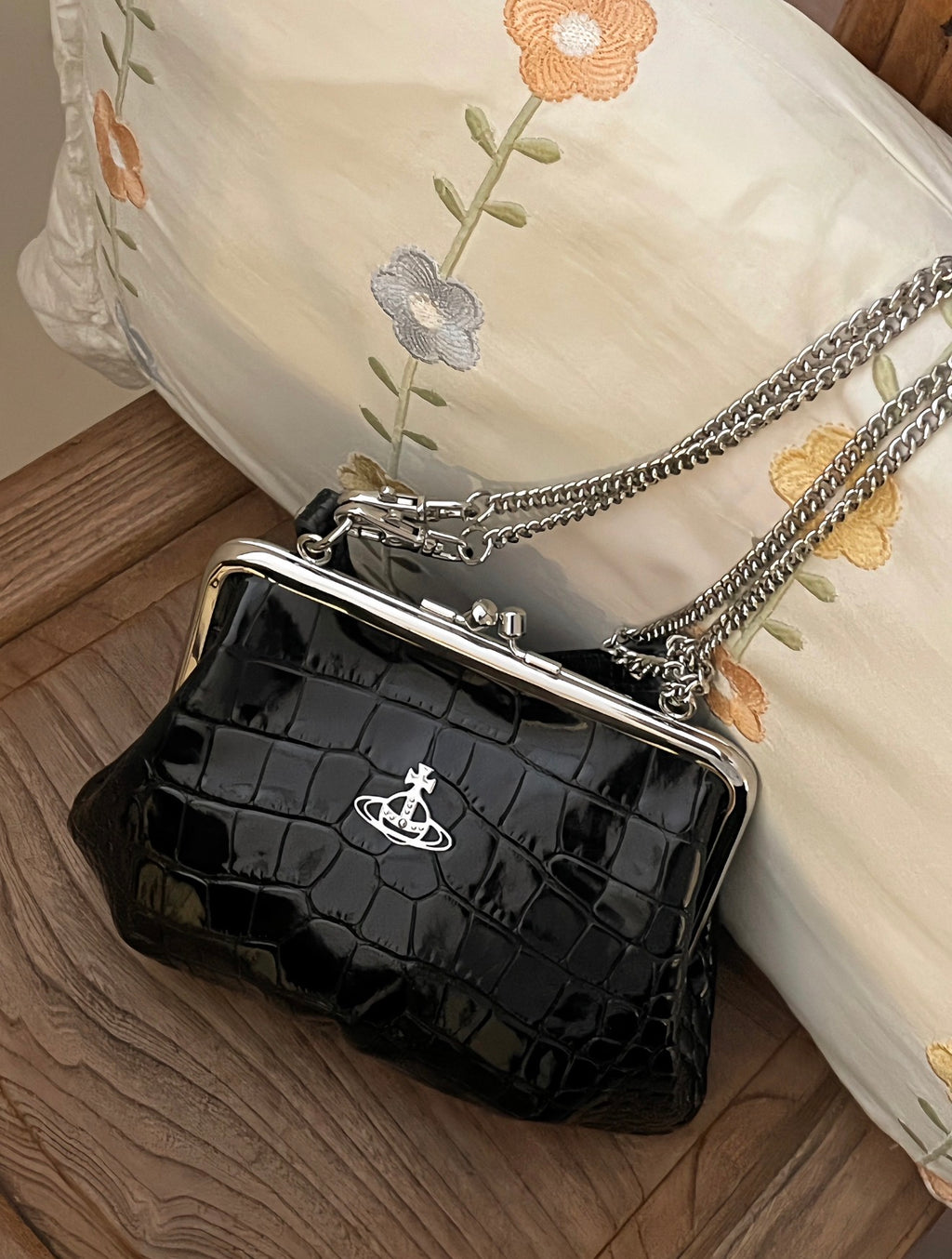 VW Granny Frame Purse - Glossy Black