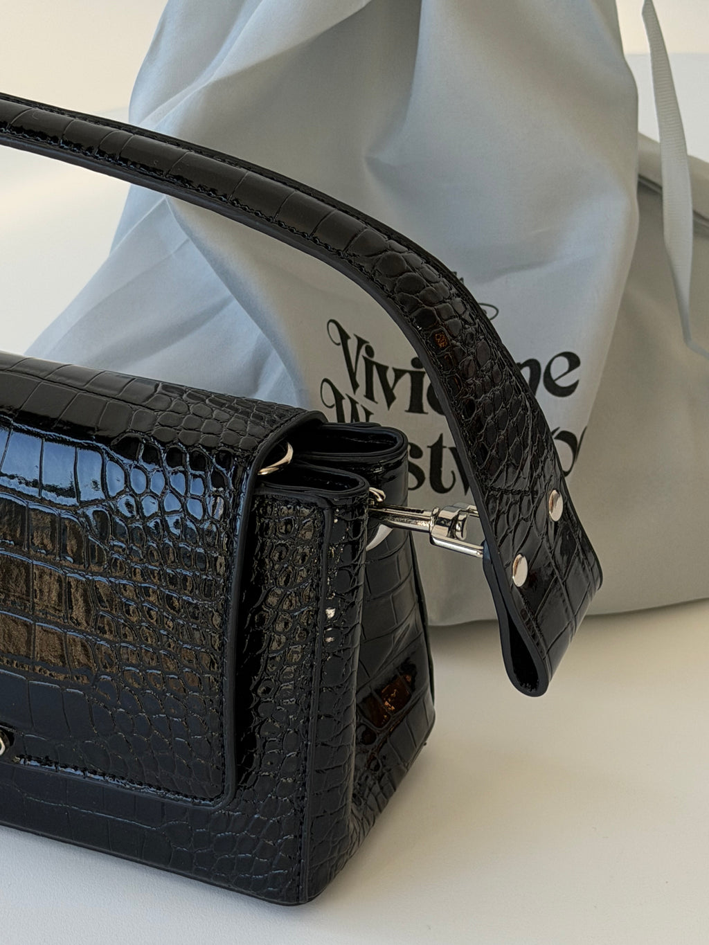 VW Hazel Medium Handbag - Black