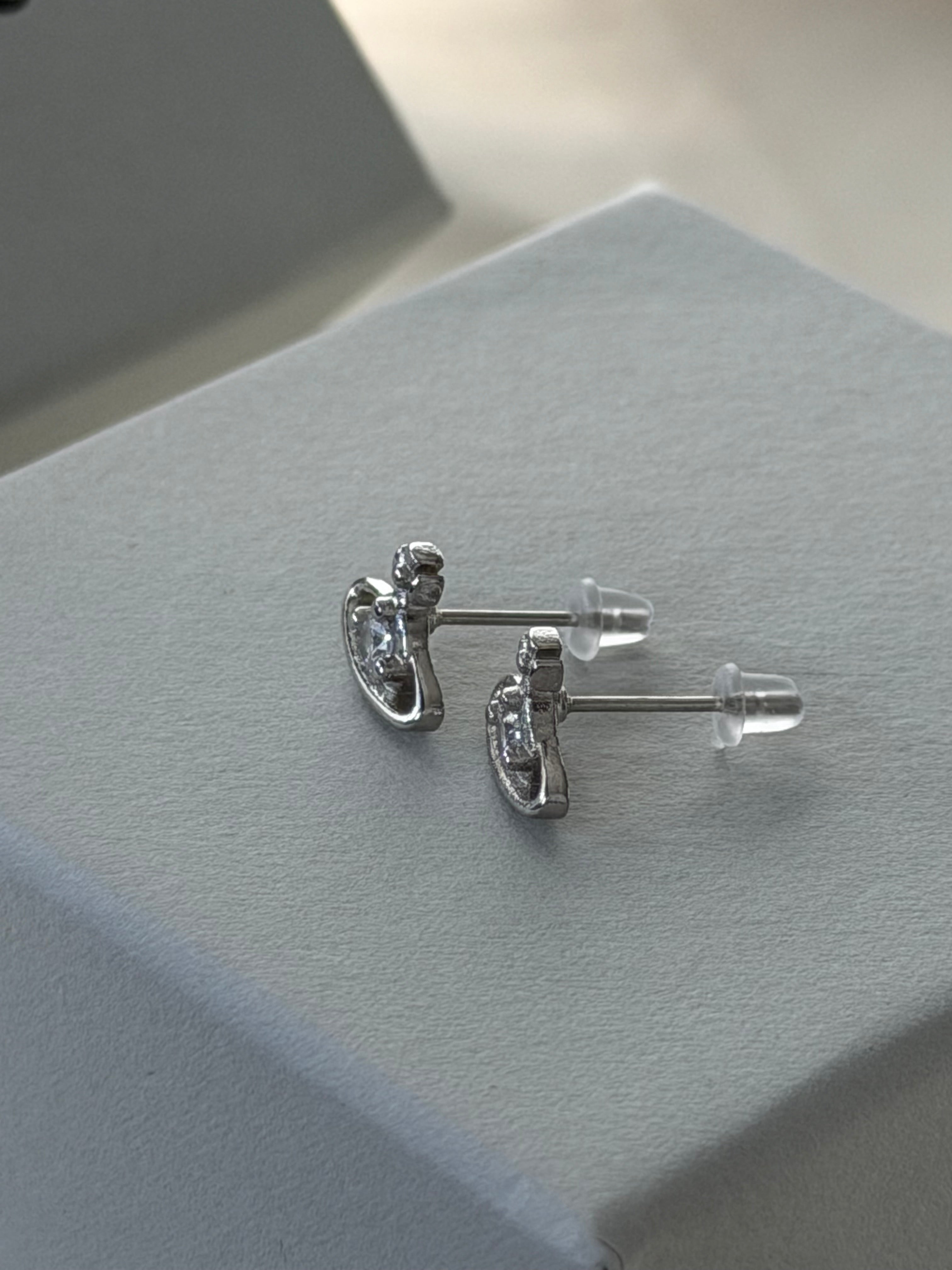 VW Nano Solitaire Earrings