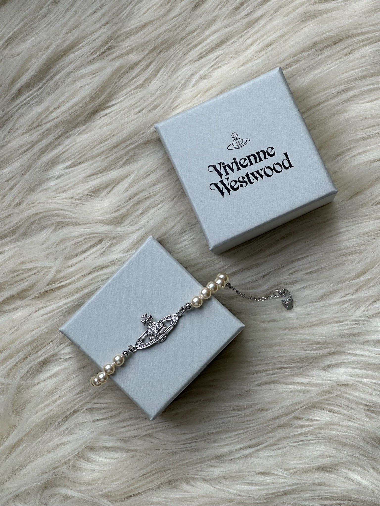 VW Mini Bas Relief Pearl Bracelet - Silver