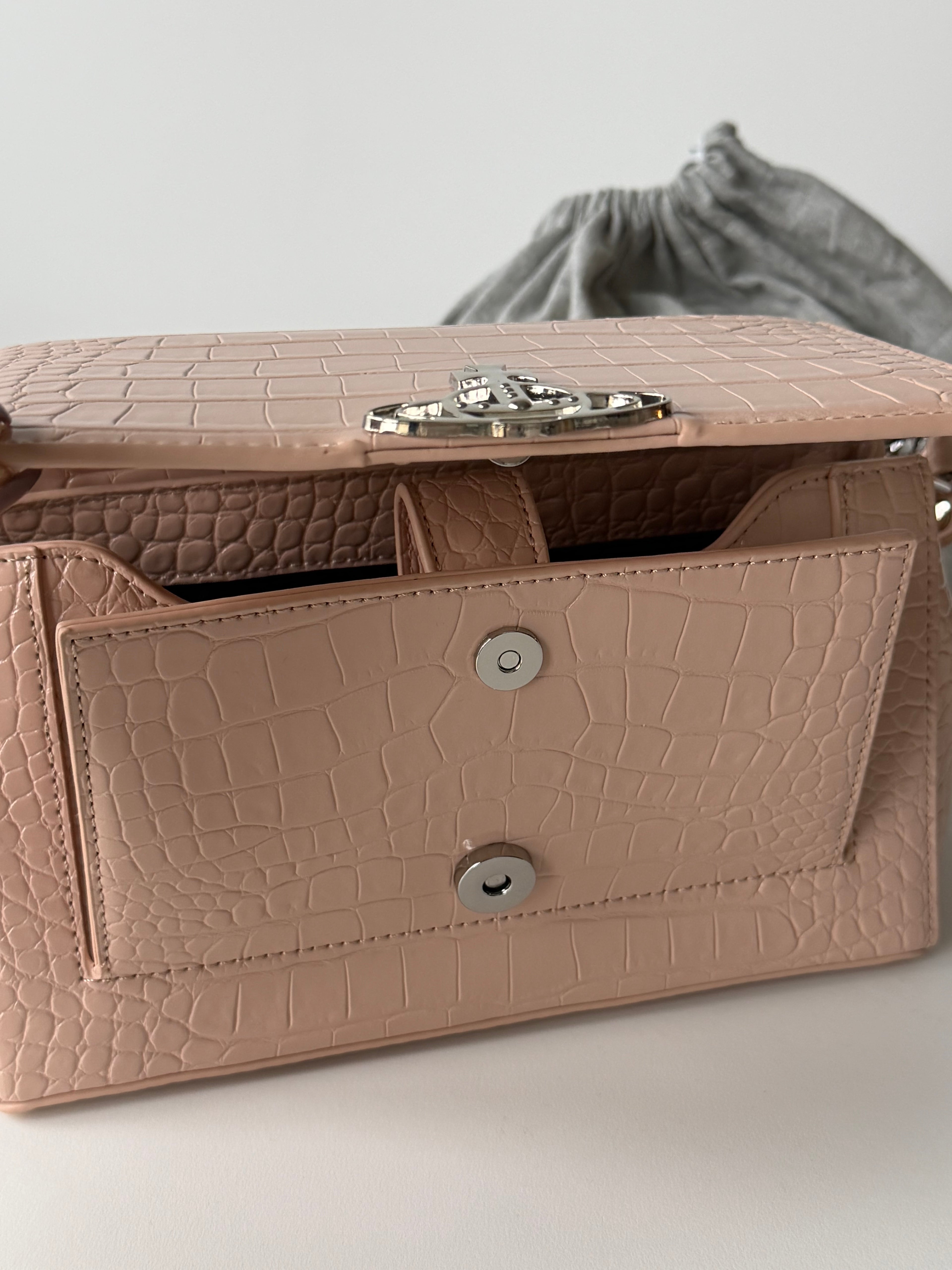 VW Hazel Medium Handbag - Light Pink