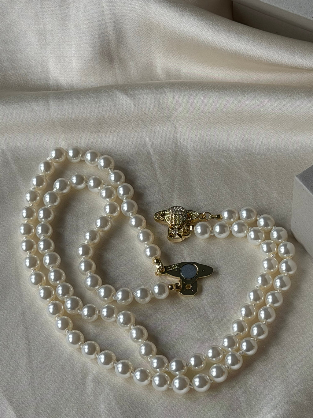 VW Two Row Pearl Bas Relief Choker - Gold