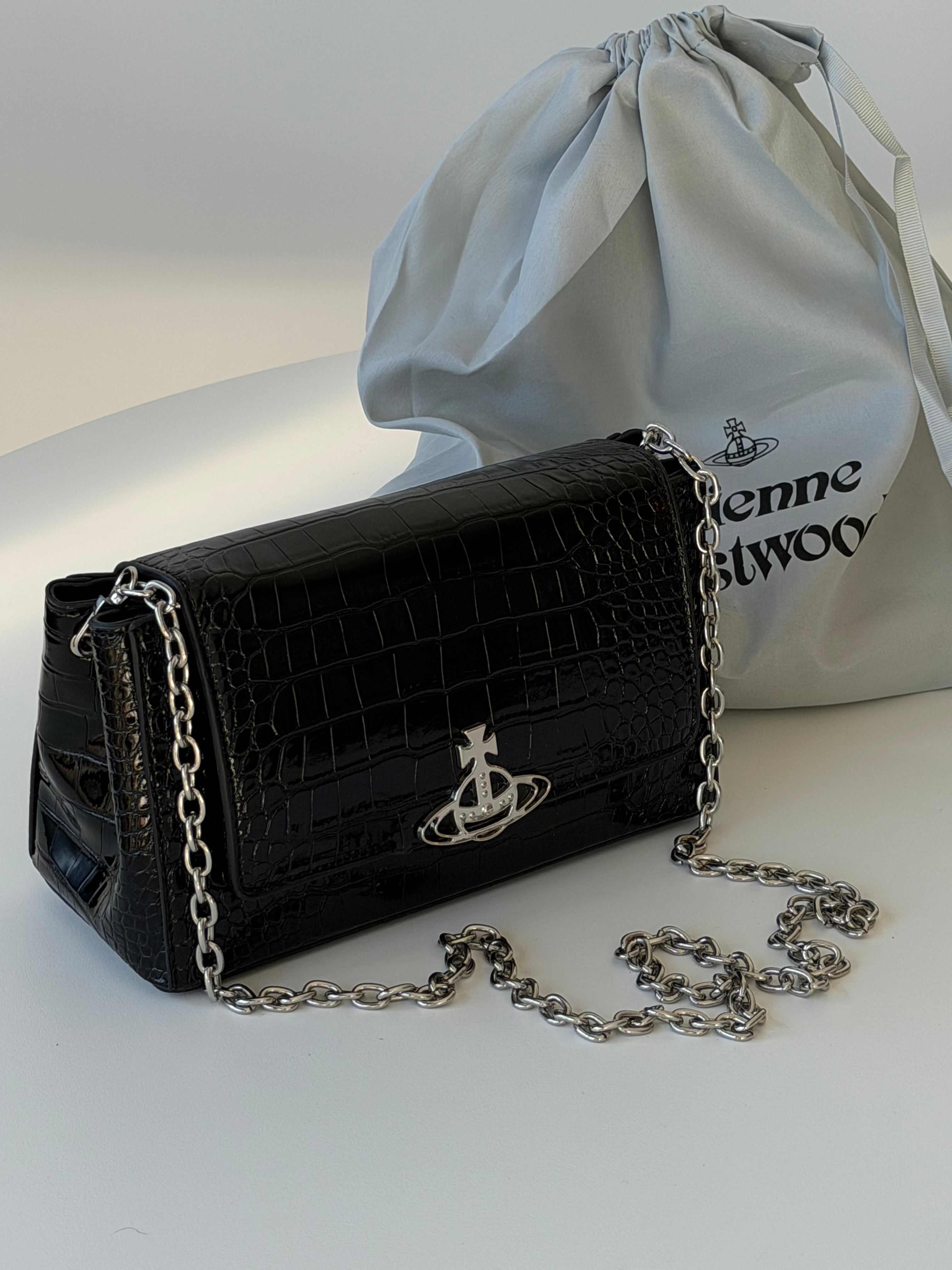 VW Hazel Medium Handbag - Black