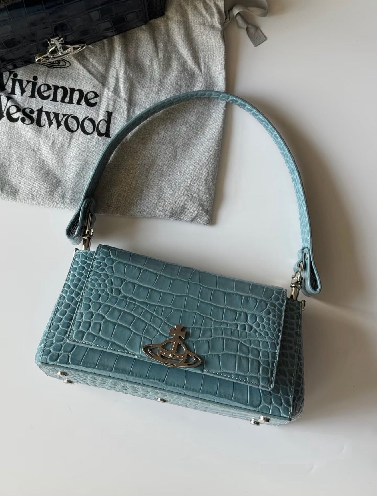 VW Hazel Medium Handbag - Blue