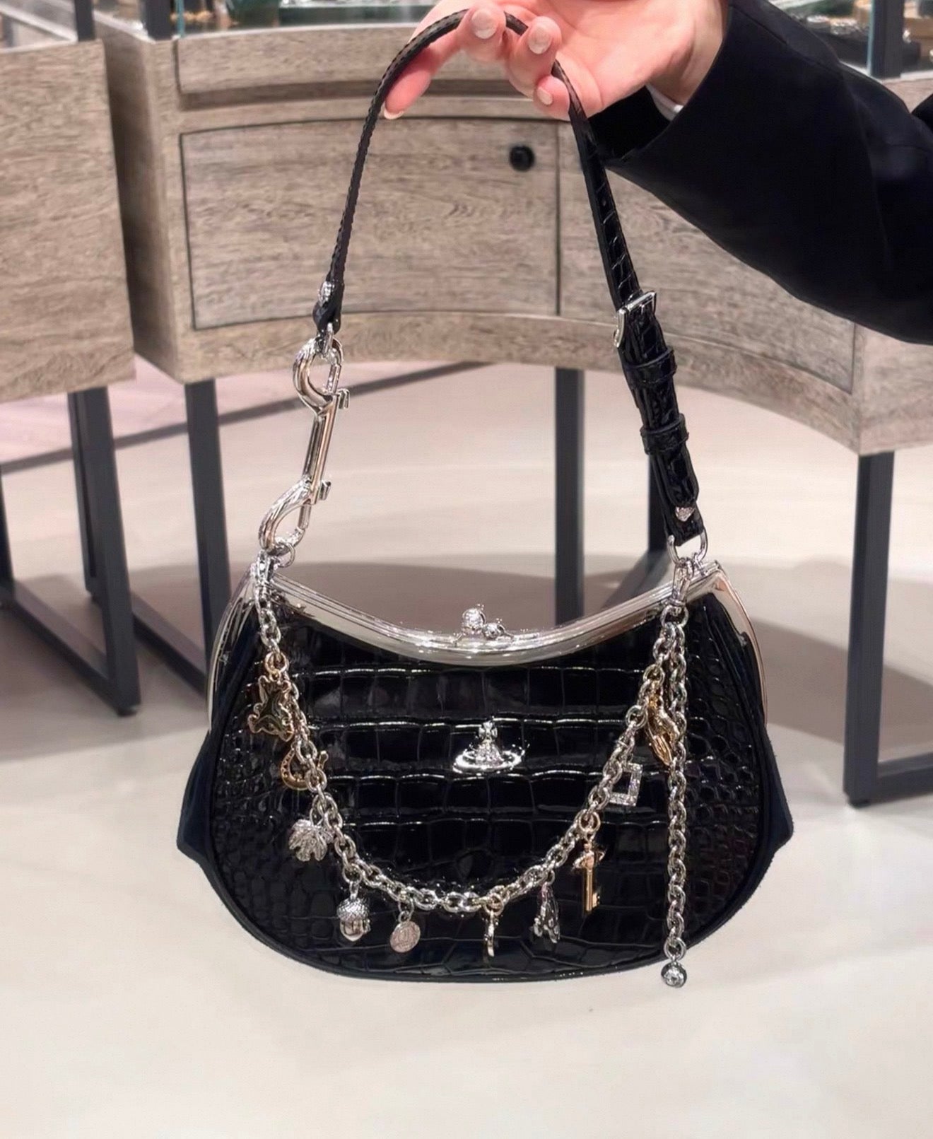 VW Charm Frame Purse - Glossy Black