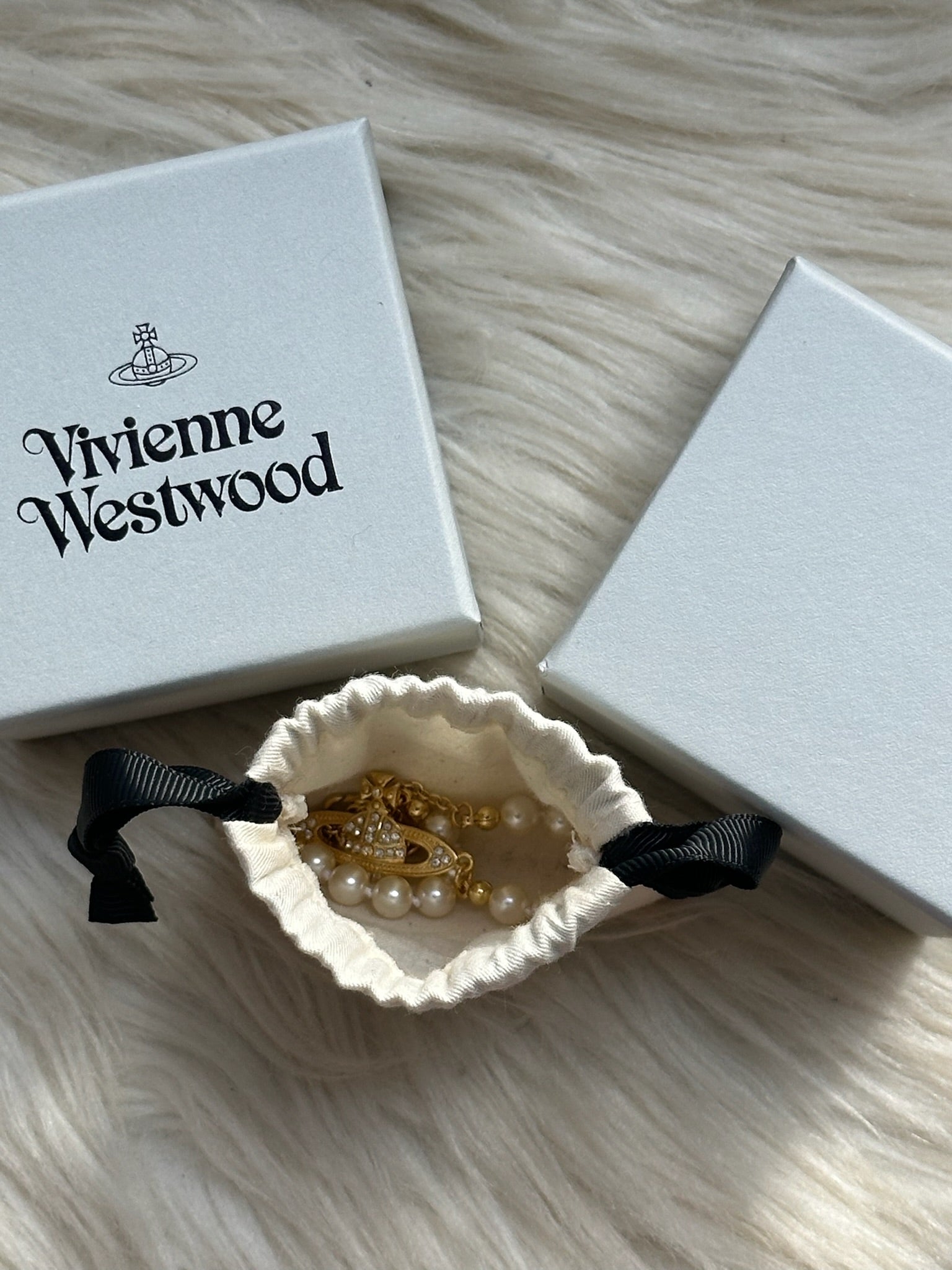 VW Mini Bas Relief Pearl Bracelet - Gold
