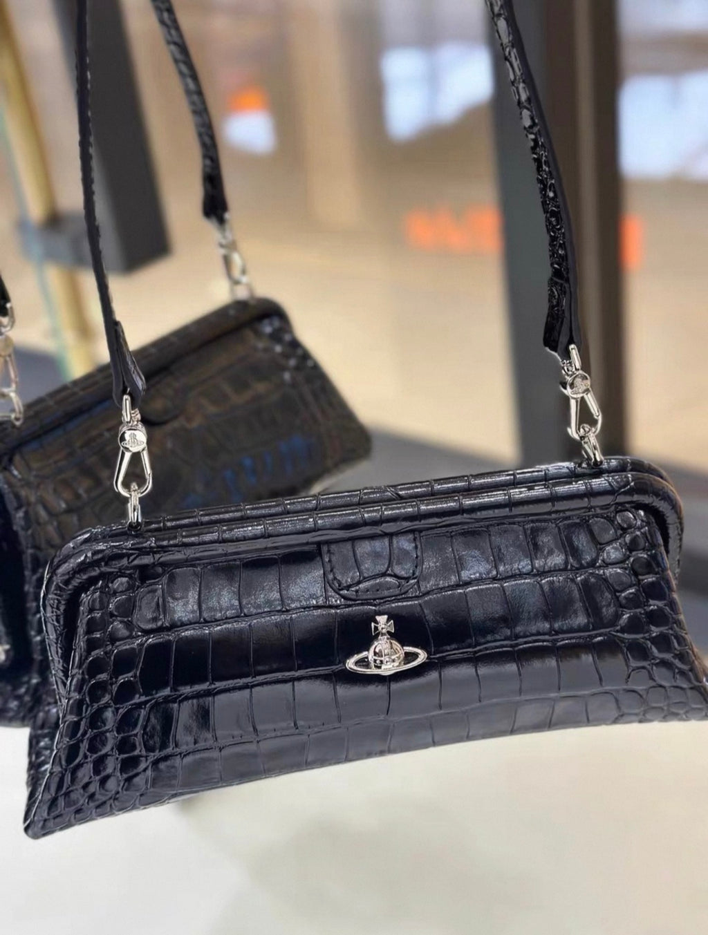 VW Jane Frame Purse - Glossy Black