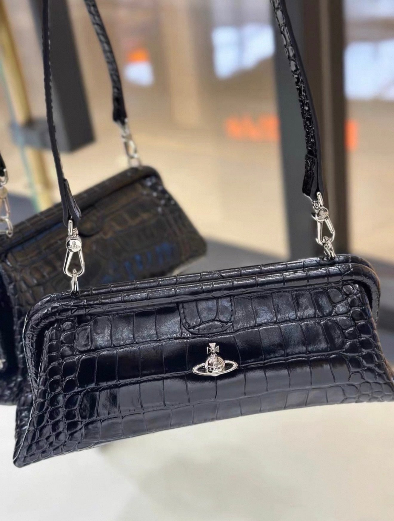 VW Jane Frame Purse - Glossy Black