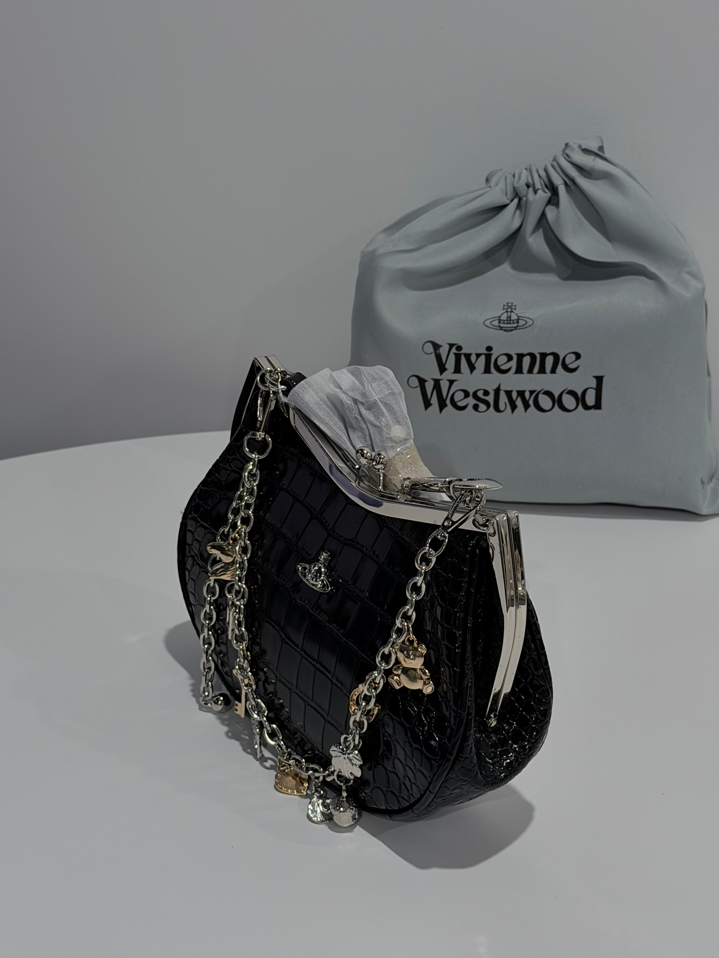 VW Charm Frame Purse - Glossy Black
