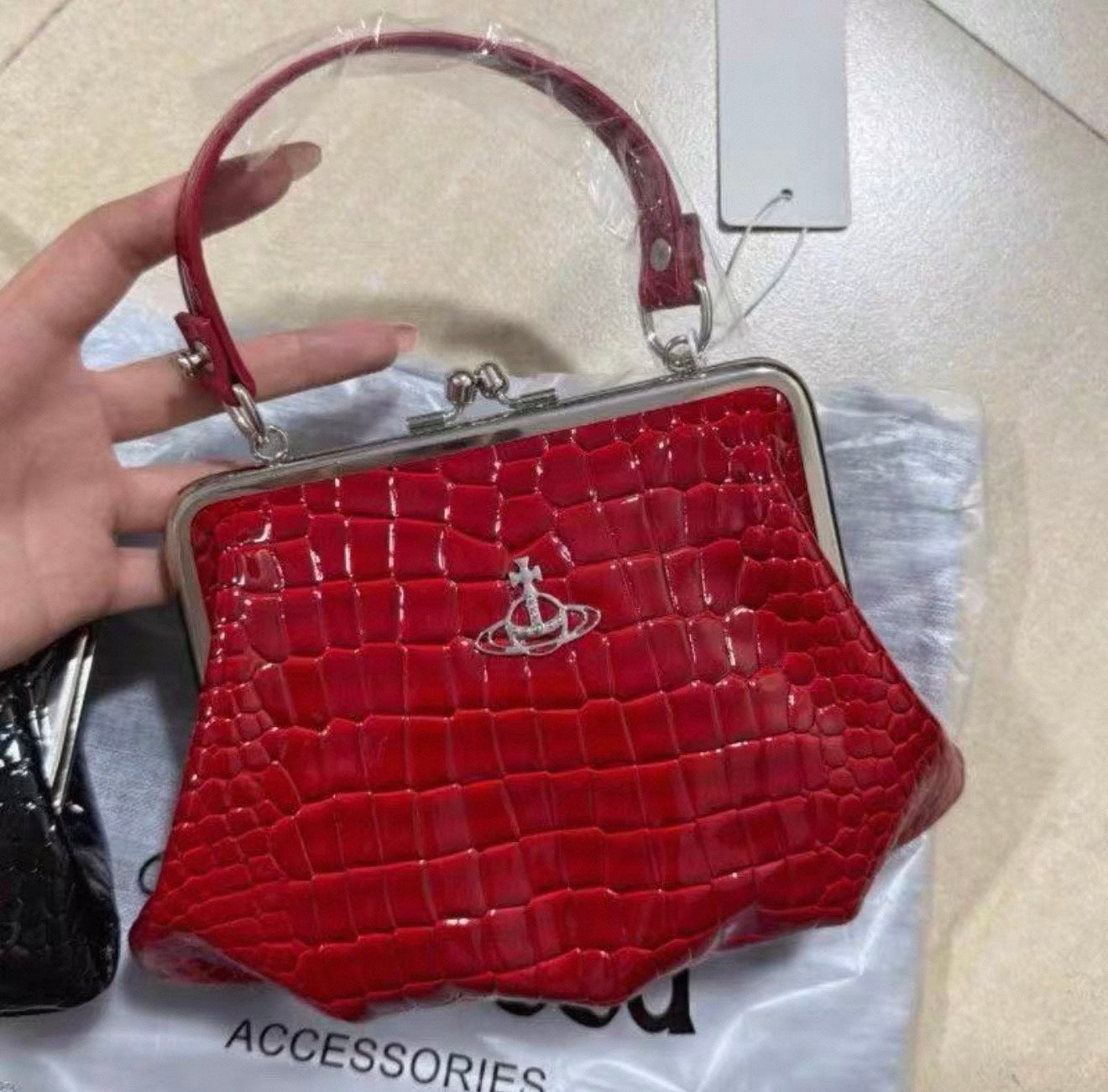 VW Granny Frame Purse - Glossy Red