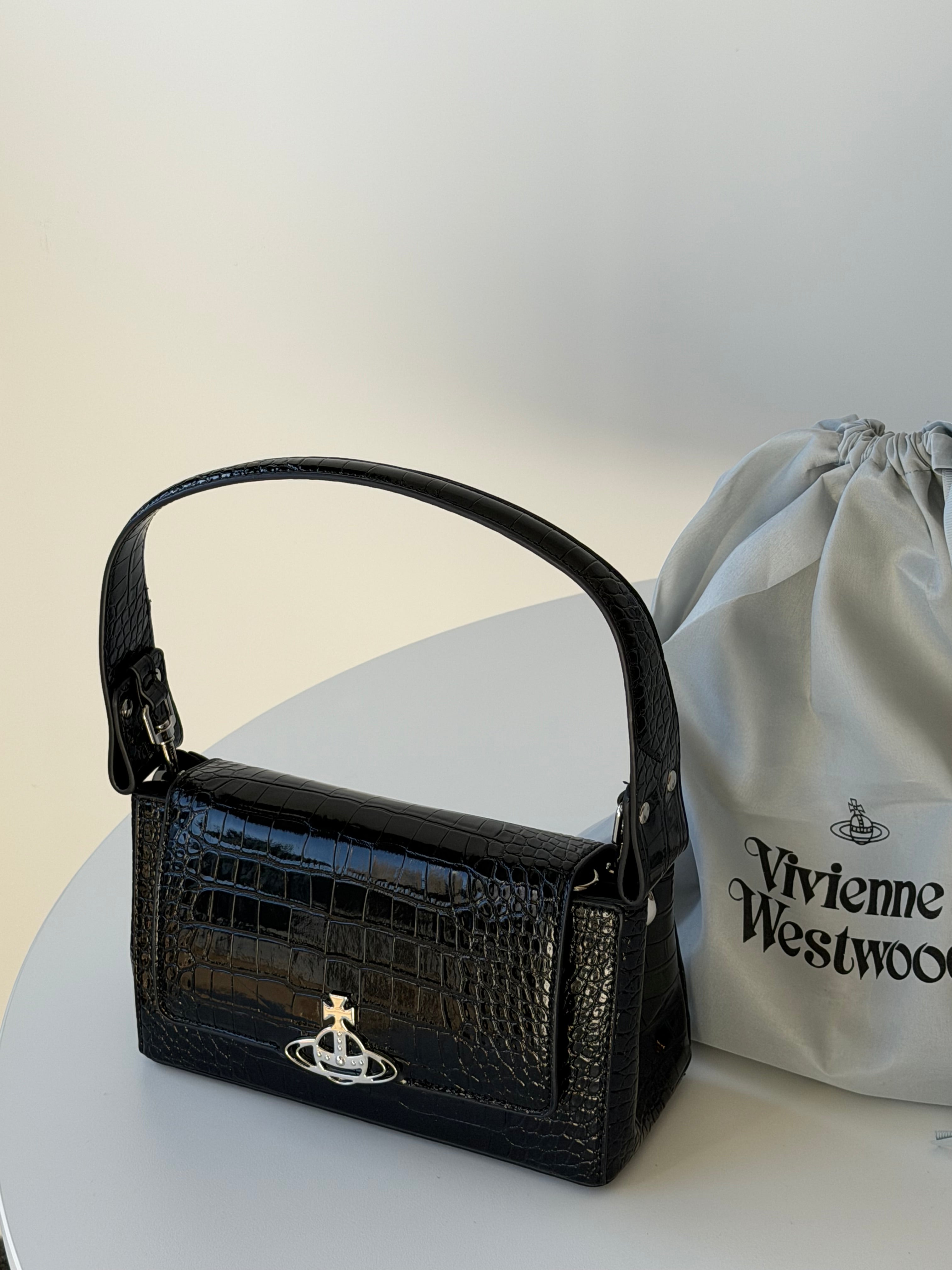 VW Hazel Medium Handbag - Black