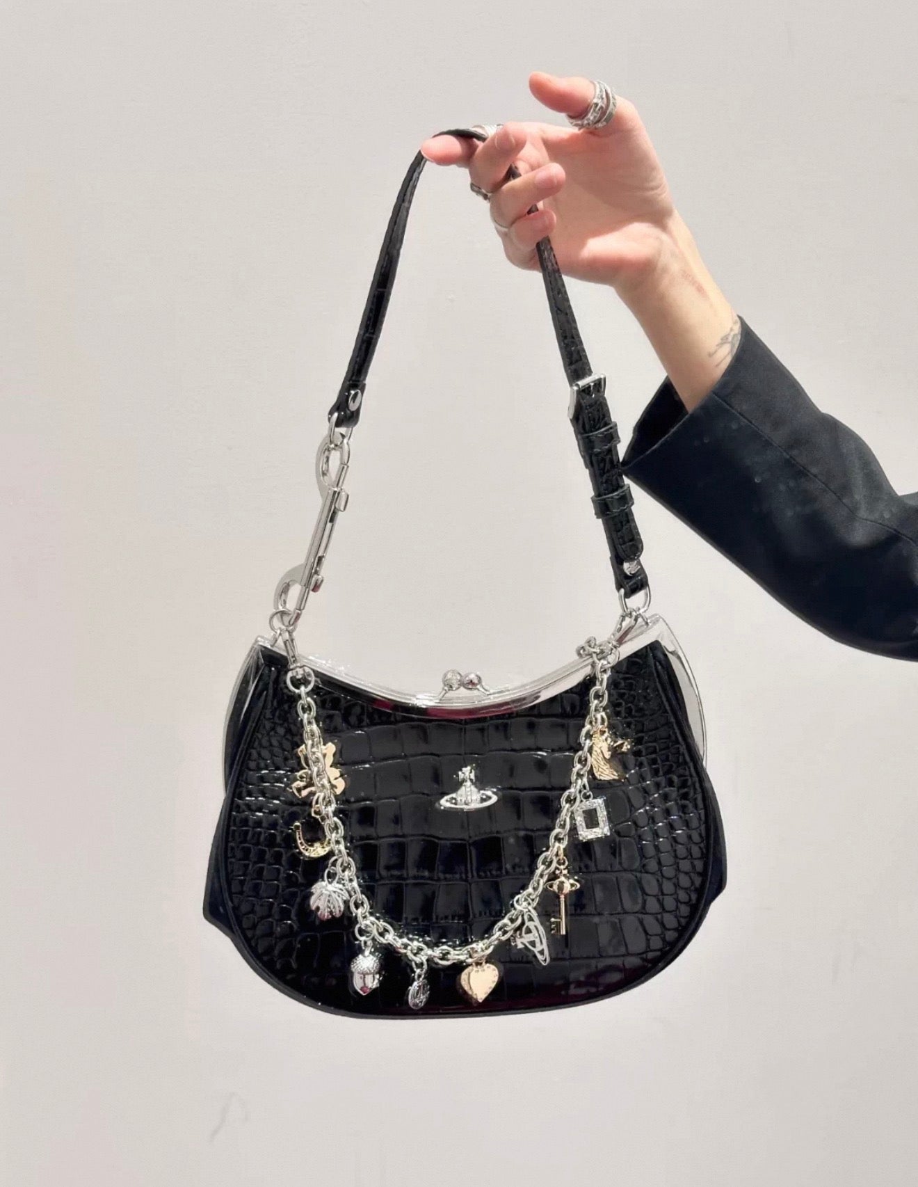 VW Charm Frame Purse - Glossy Black