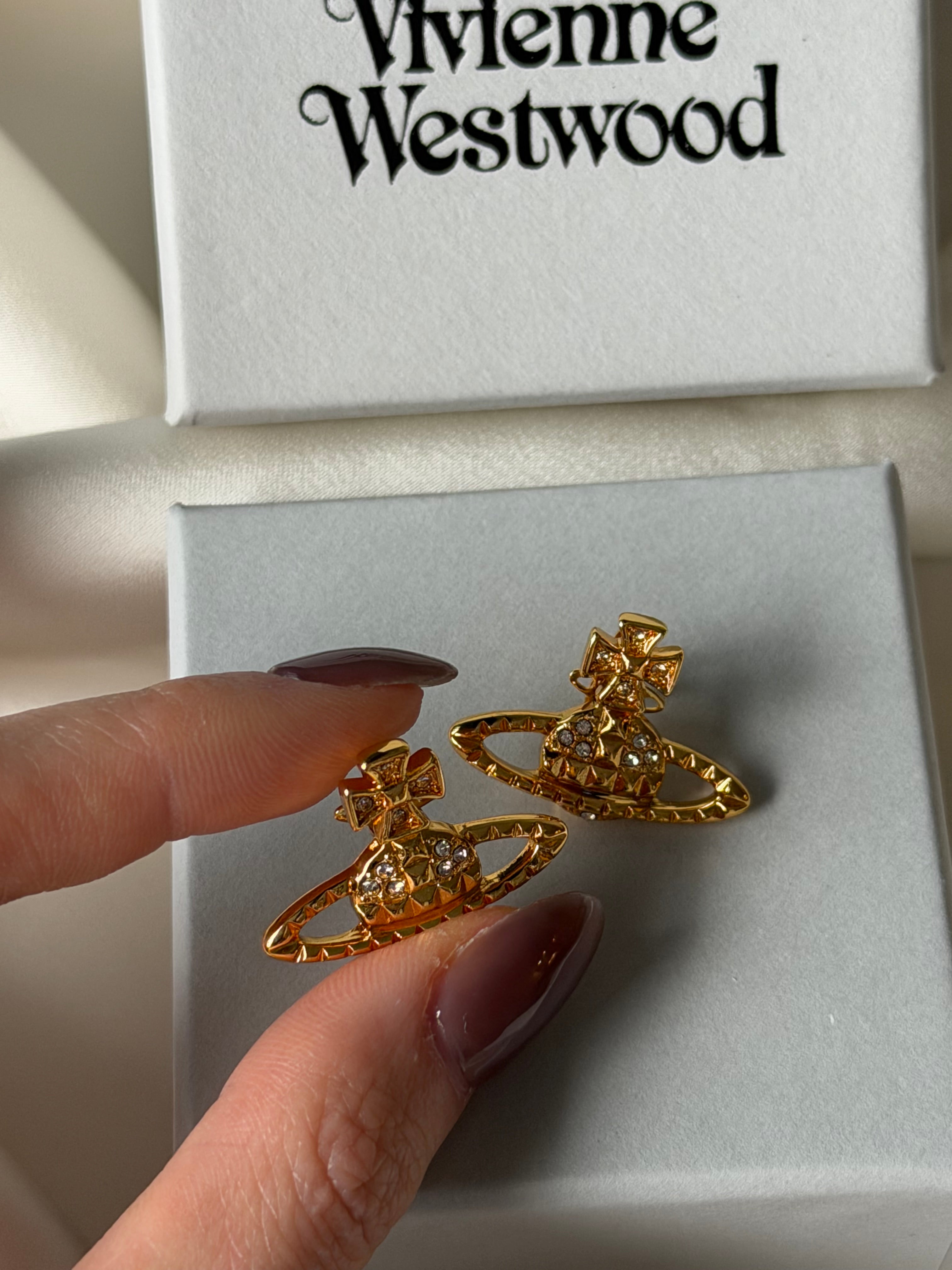 VW Mayfair Bas Relief Earrings - Gold