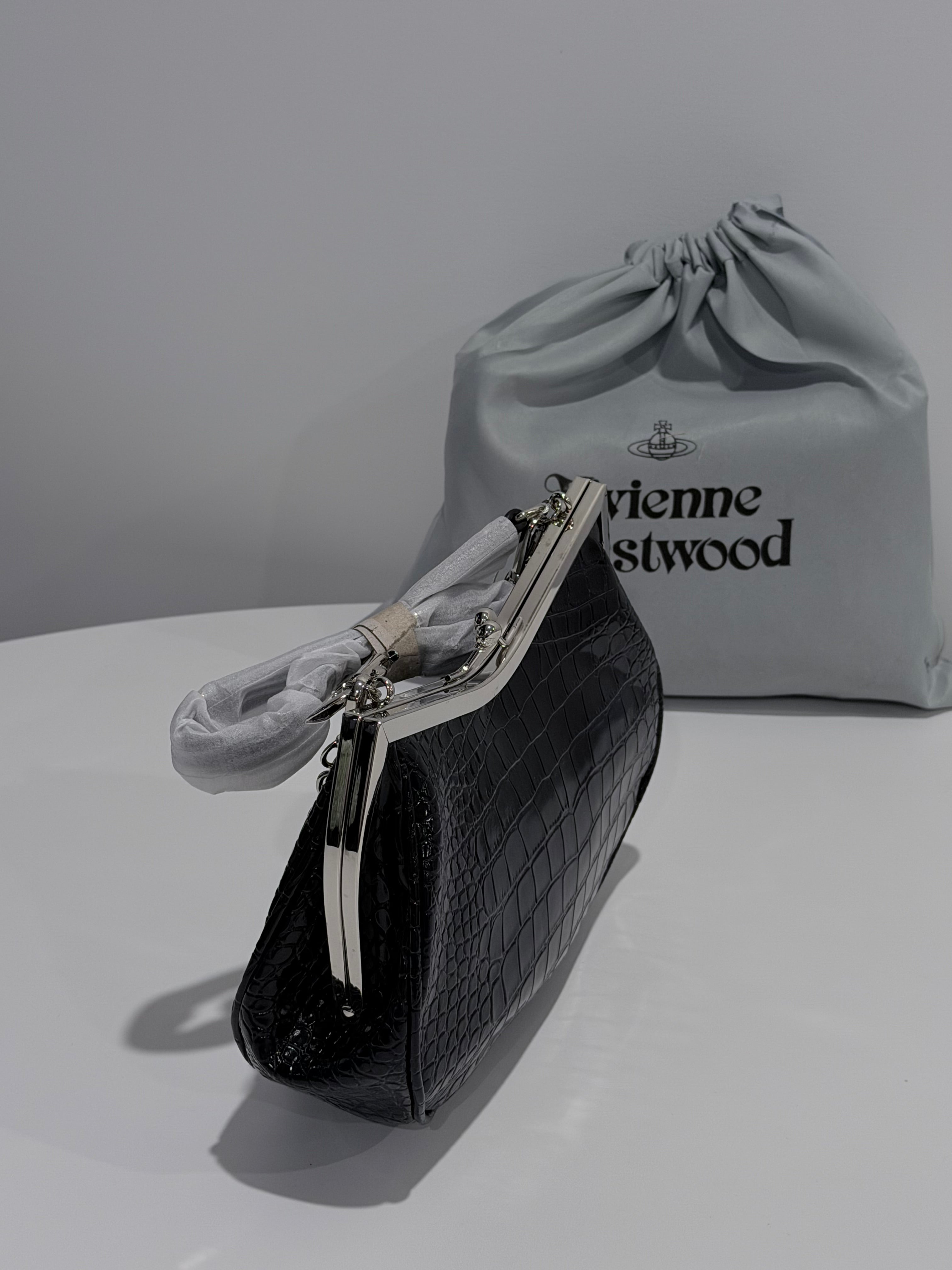 VW Charm Frame Purse - Glossy Black