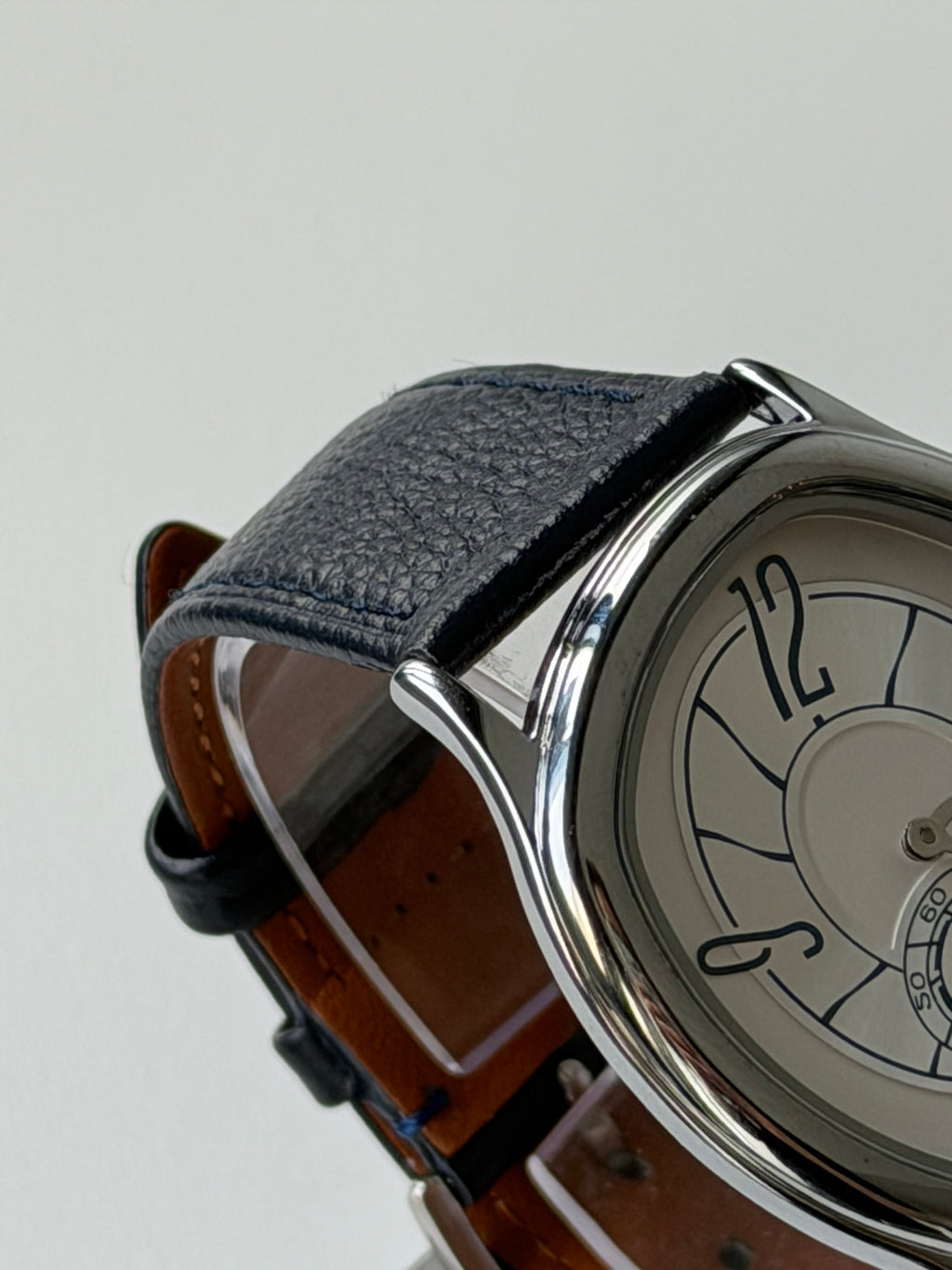 Vintage-Inspired Sculptural Watch