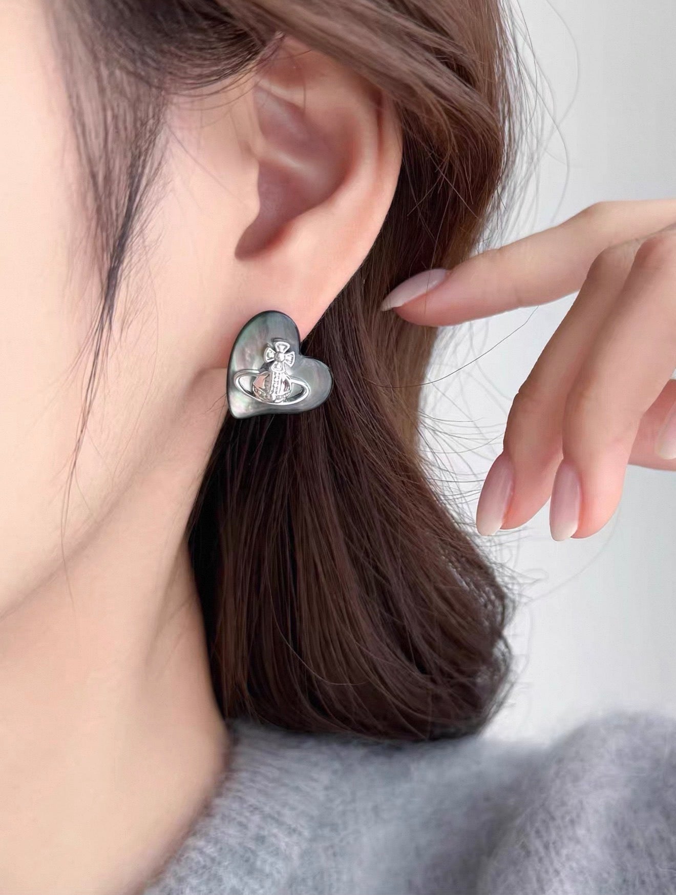 VW Heart & Orb Duo Earrings - Black