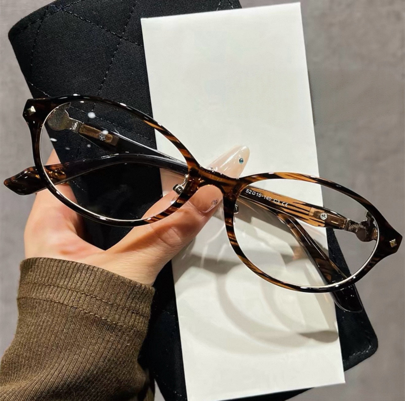 VW Vera Glasses - Brown Stripes