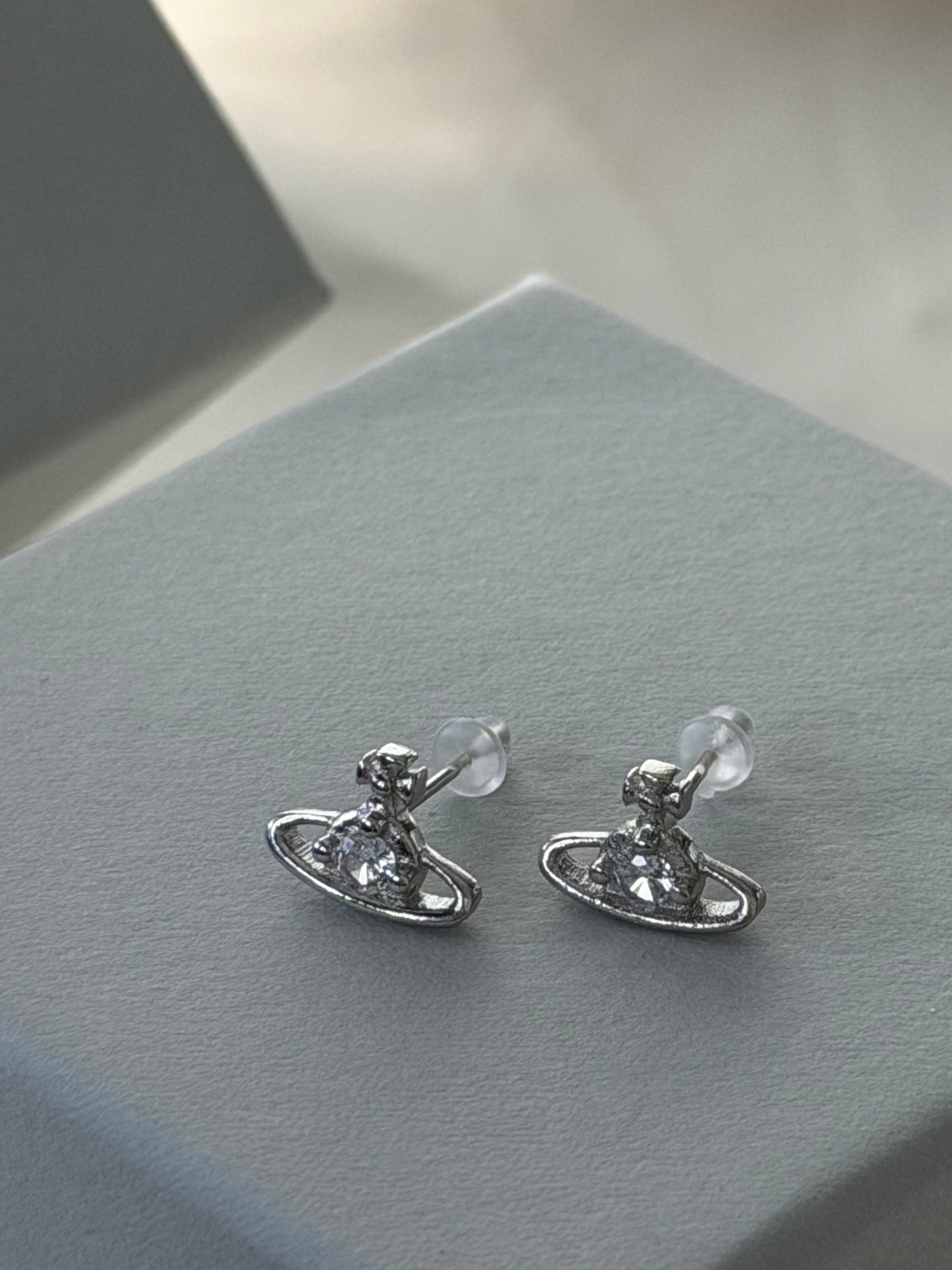VW Nano Solitaire Earrings