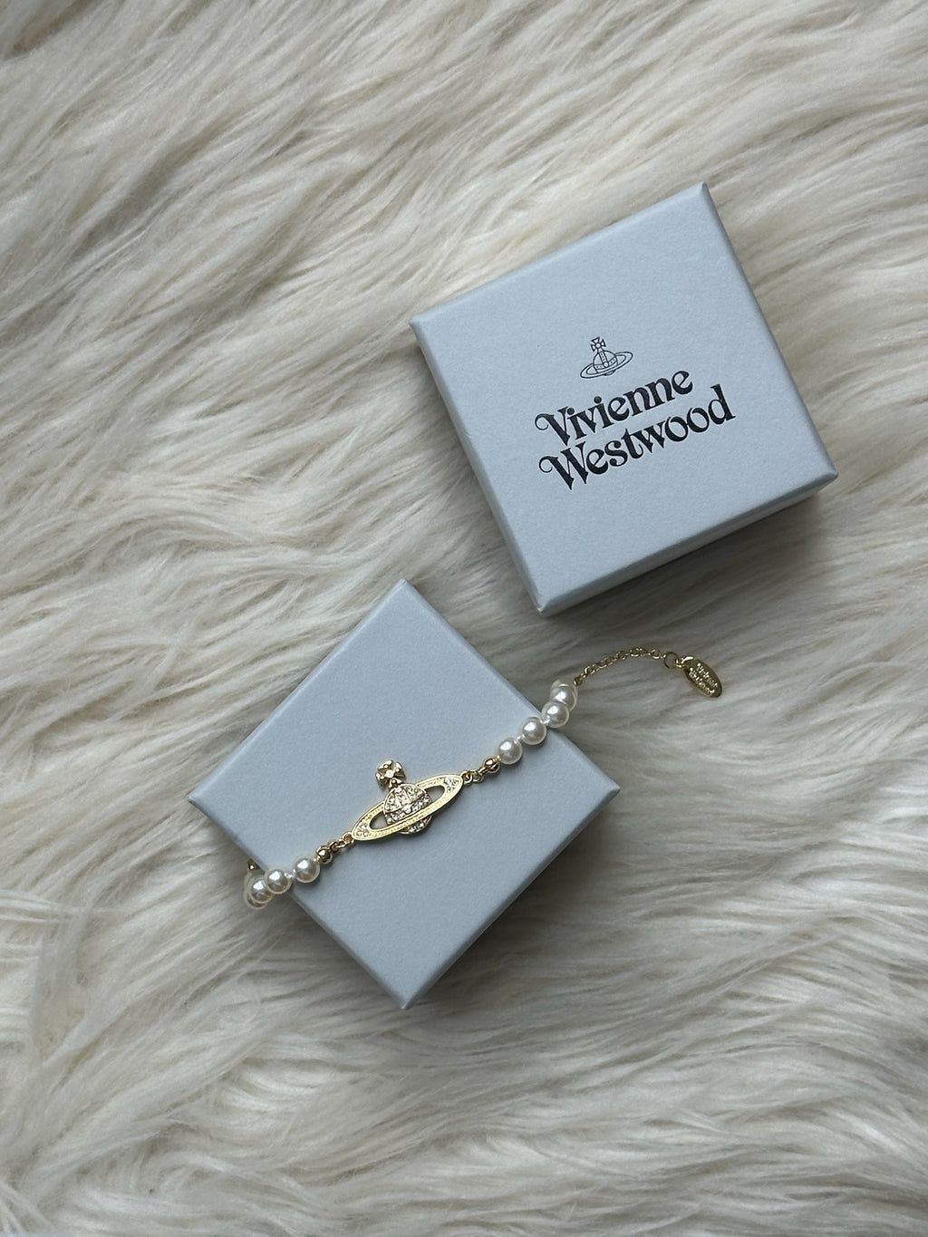 VW Mini Bas Relief Pearl Bracelet - Gold