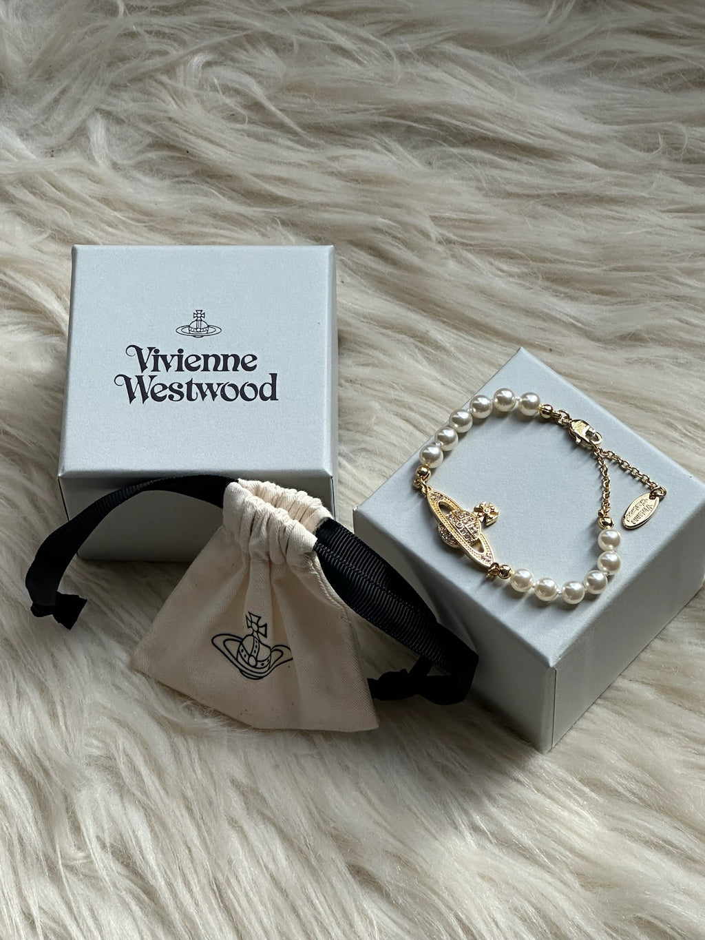 VW Mini Bas Relief Pearl Bracelet - Gold