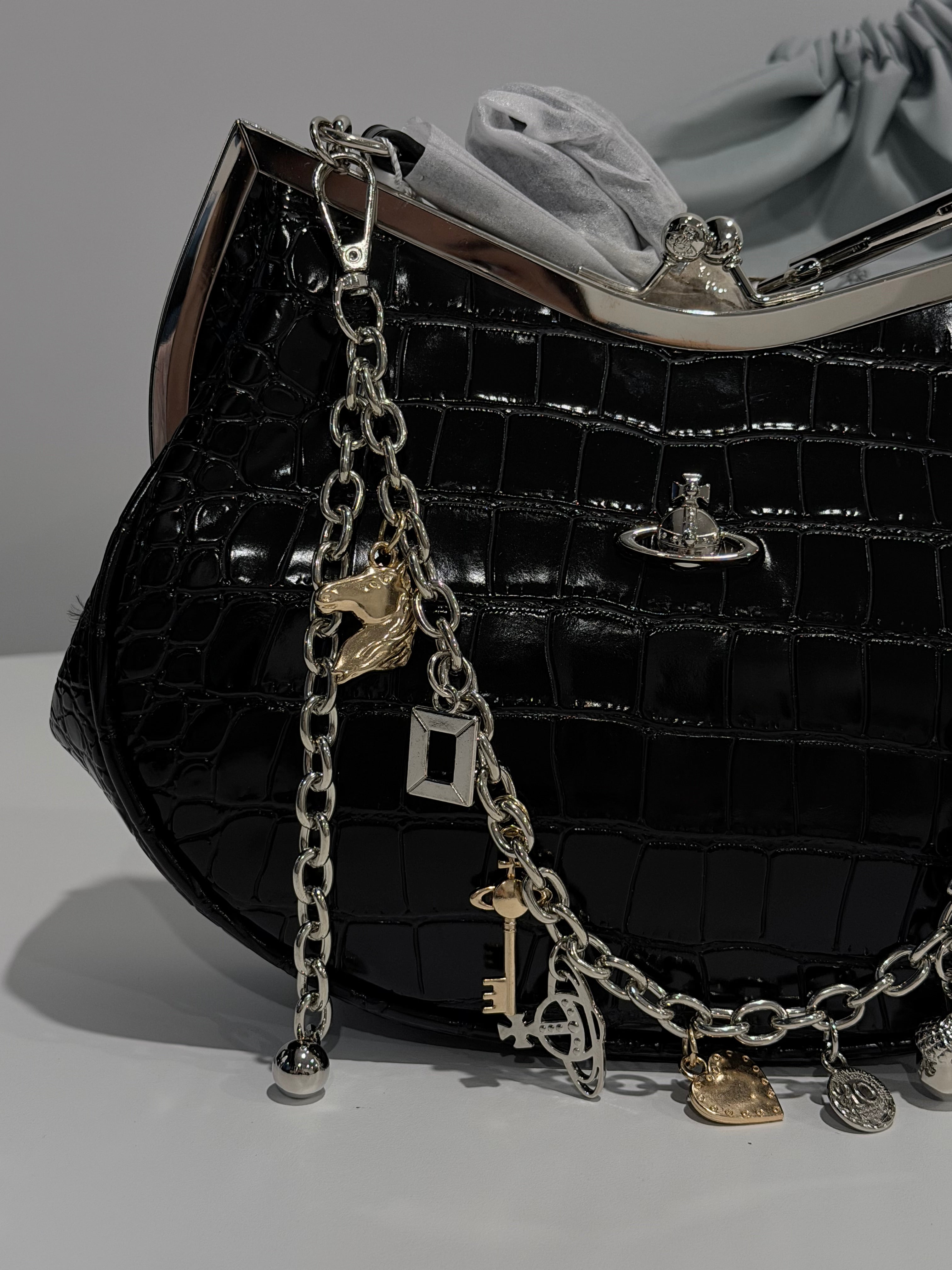 VW Charm Frame Purse - Glossy Black
