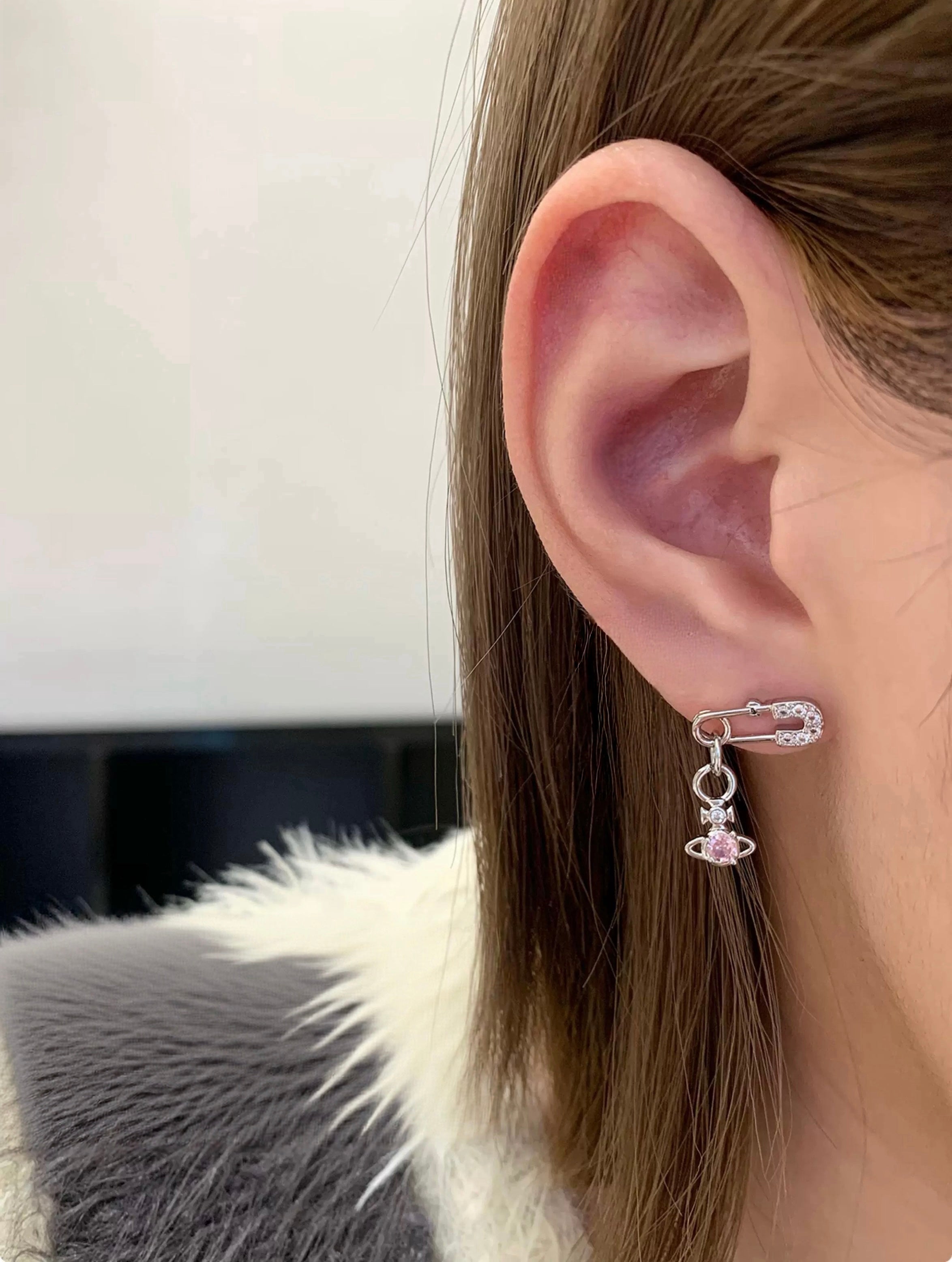 VW Mini Lucrece Earring - Pink