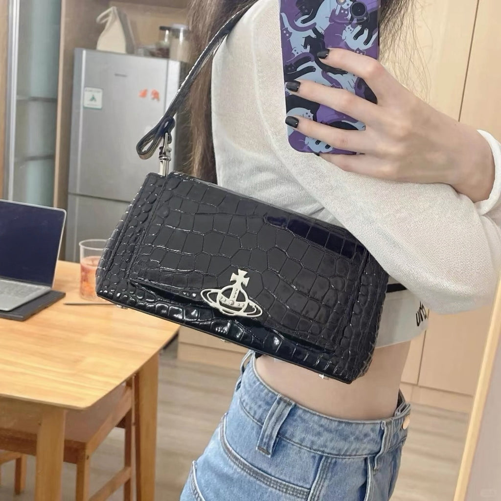 VW Hazel Medium Handbag - Black
