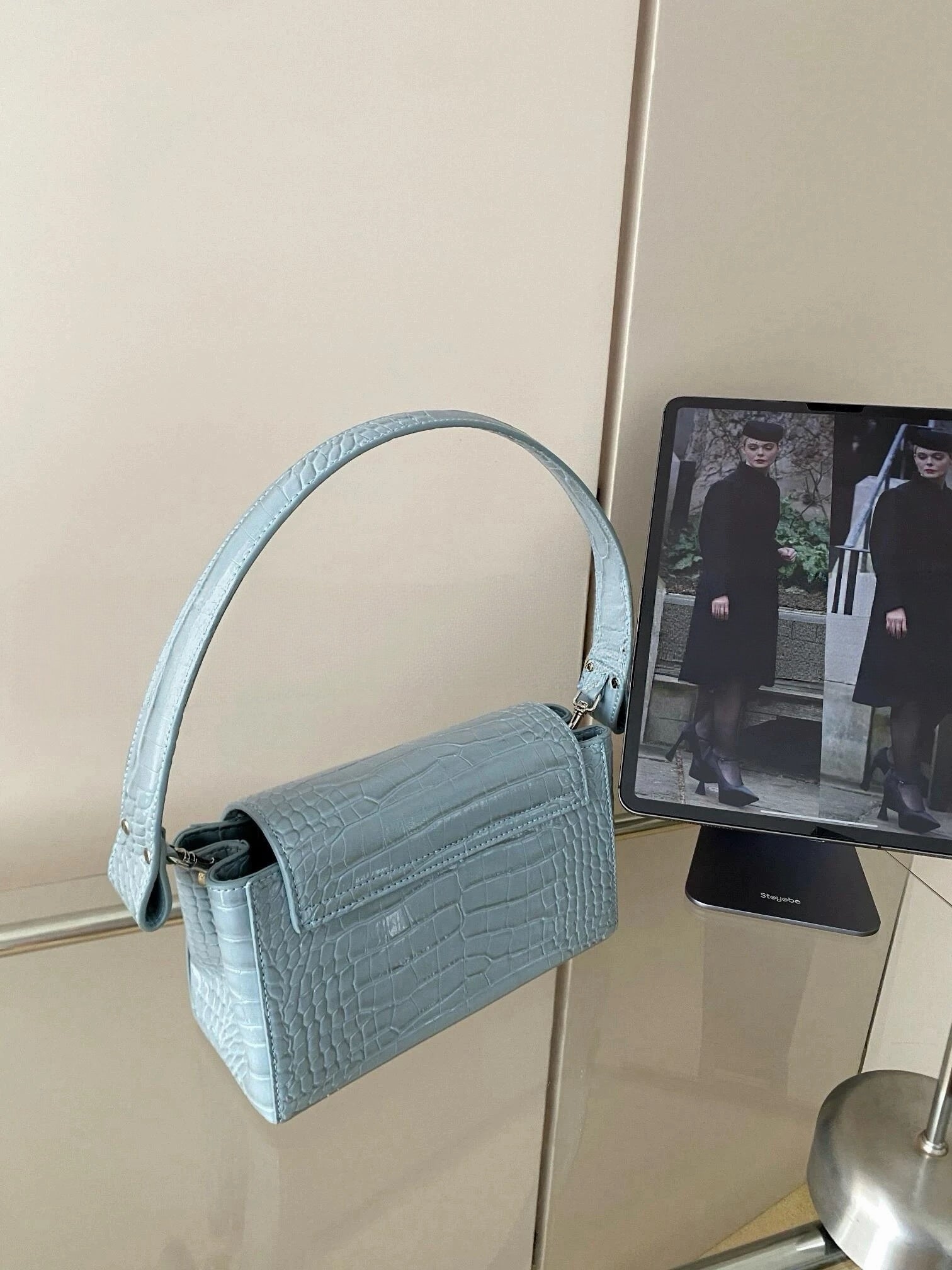VW Hazel Medium Handbag - Blue