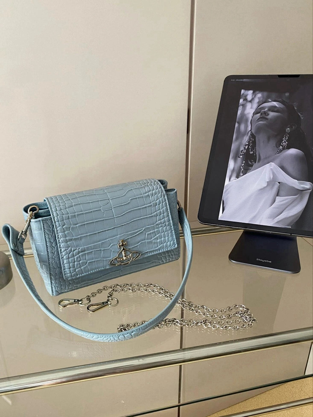 VW Hazel Medium Handbag - Blue
