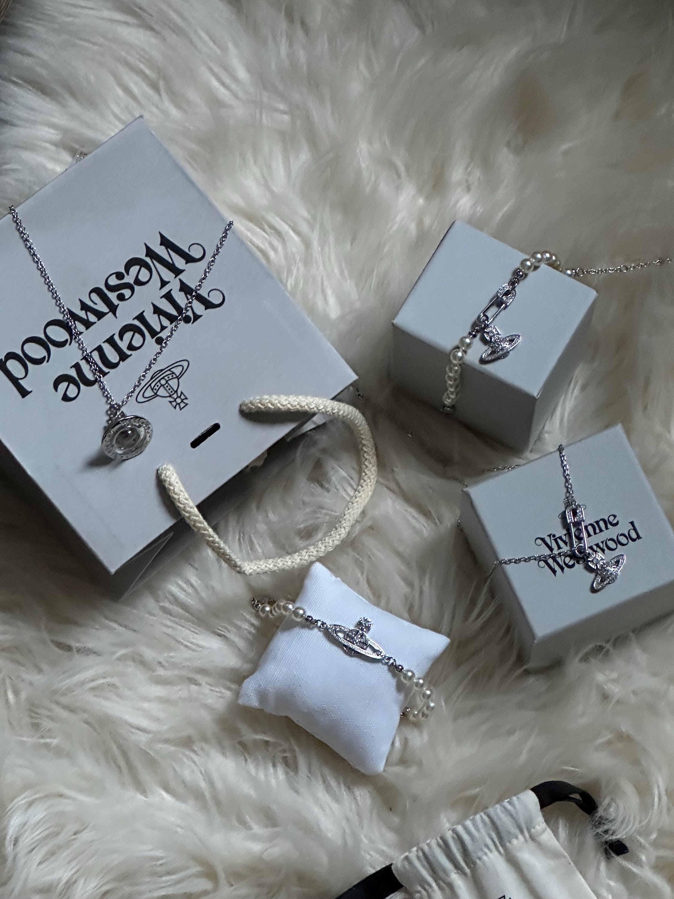 Vivienne Westwood Women's Mini Bas Relief Pearl Bracelet