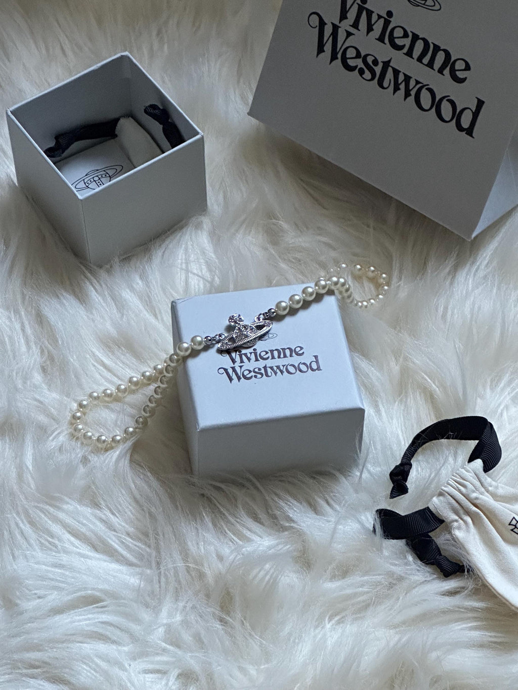 Vivienne Westwood Mini Bas Relief Pearl Choker – Silver Orb Pendant