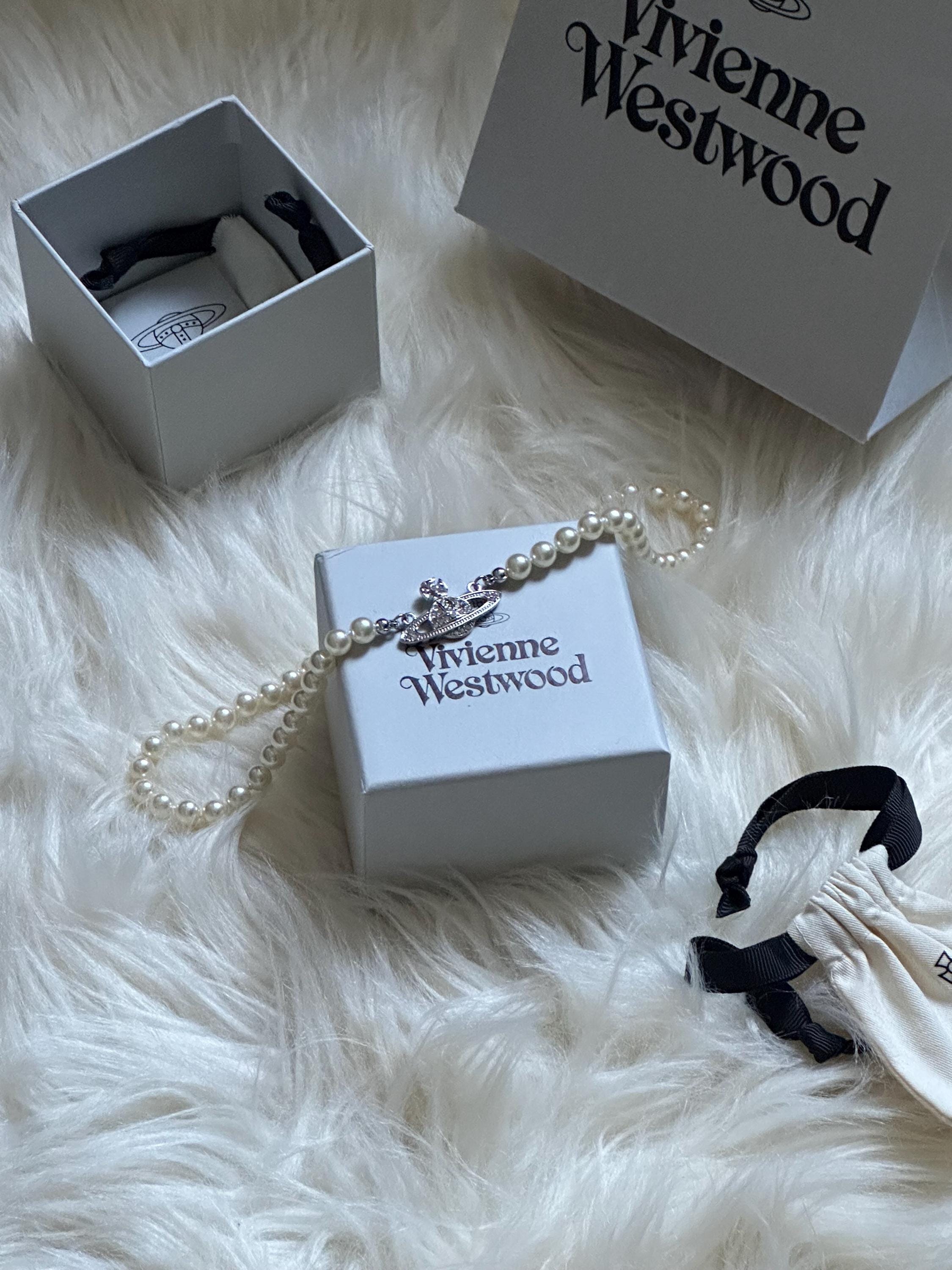 Vivienne Westwood Mini Bas Relief Pearl Choker – Silver Orb Pendant