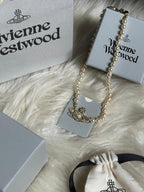 Vivienne Westwood Mini Bas Relief Pearl Choker – Gold Orb Pendant
