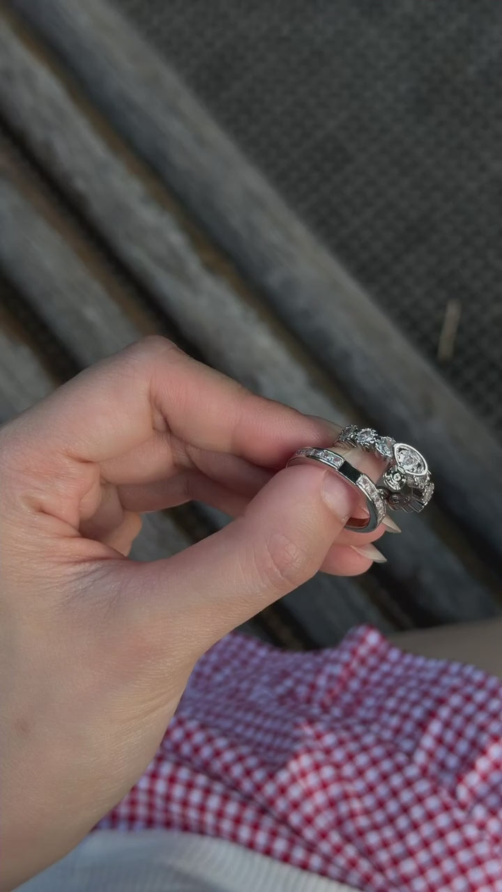 VW Crystal Orb Double Ring - Silver