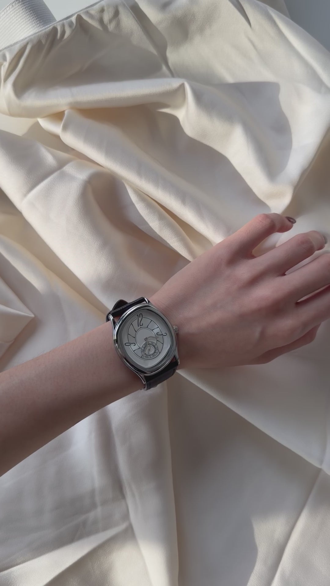 Vintage-Inspired Sculptural Watch