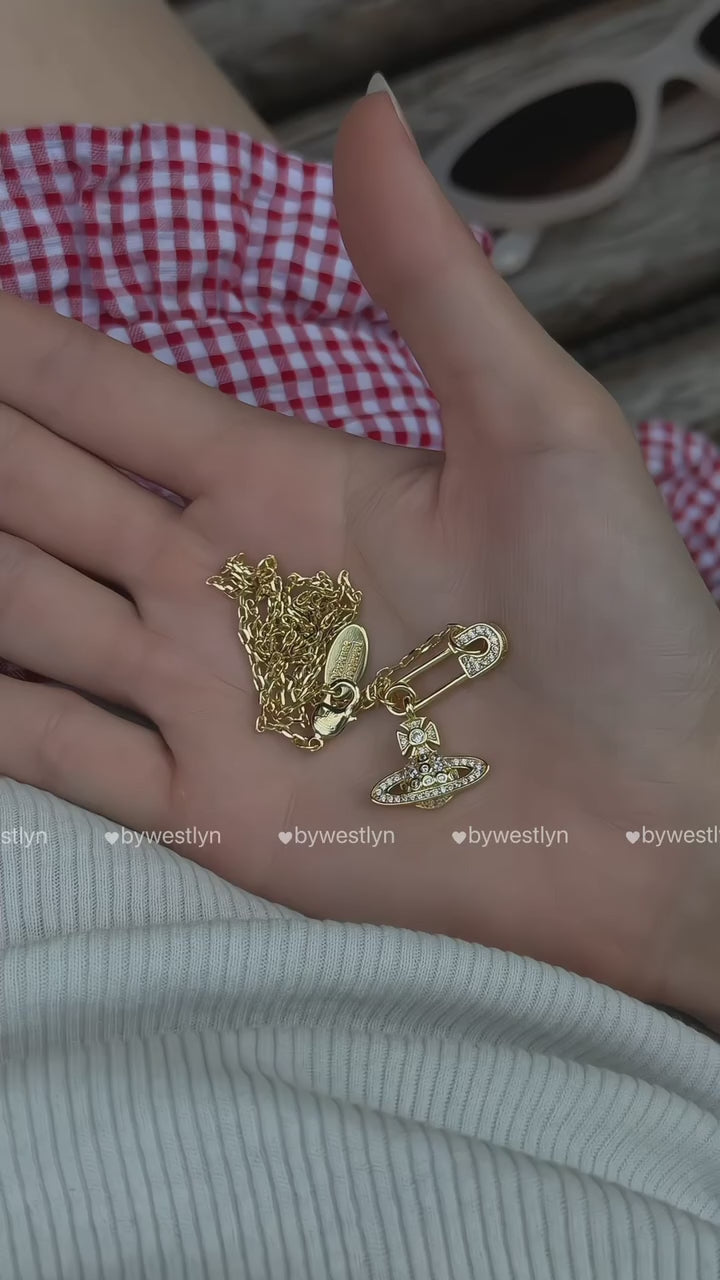 VW Lucrece Pendant Necklace - Gold
