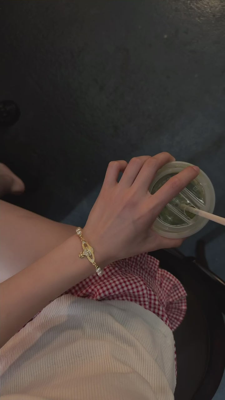 VW Mini Bas Relief Pearl Bracelet - Gold