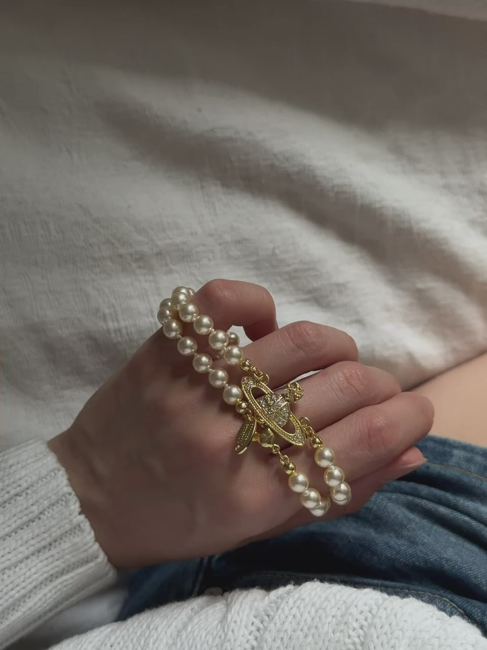 VW Mini Bas Relief Pearl Choker - Gold